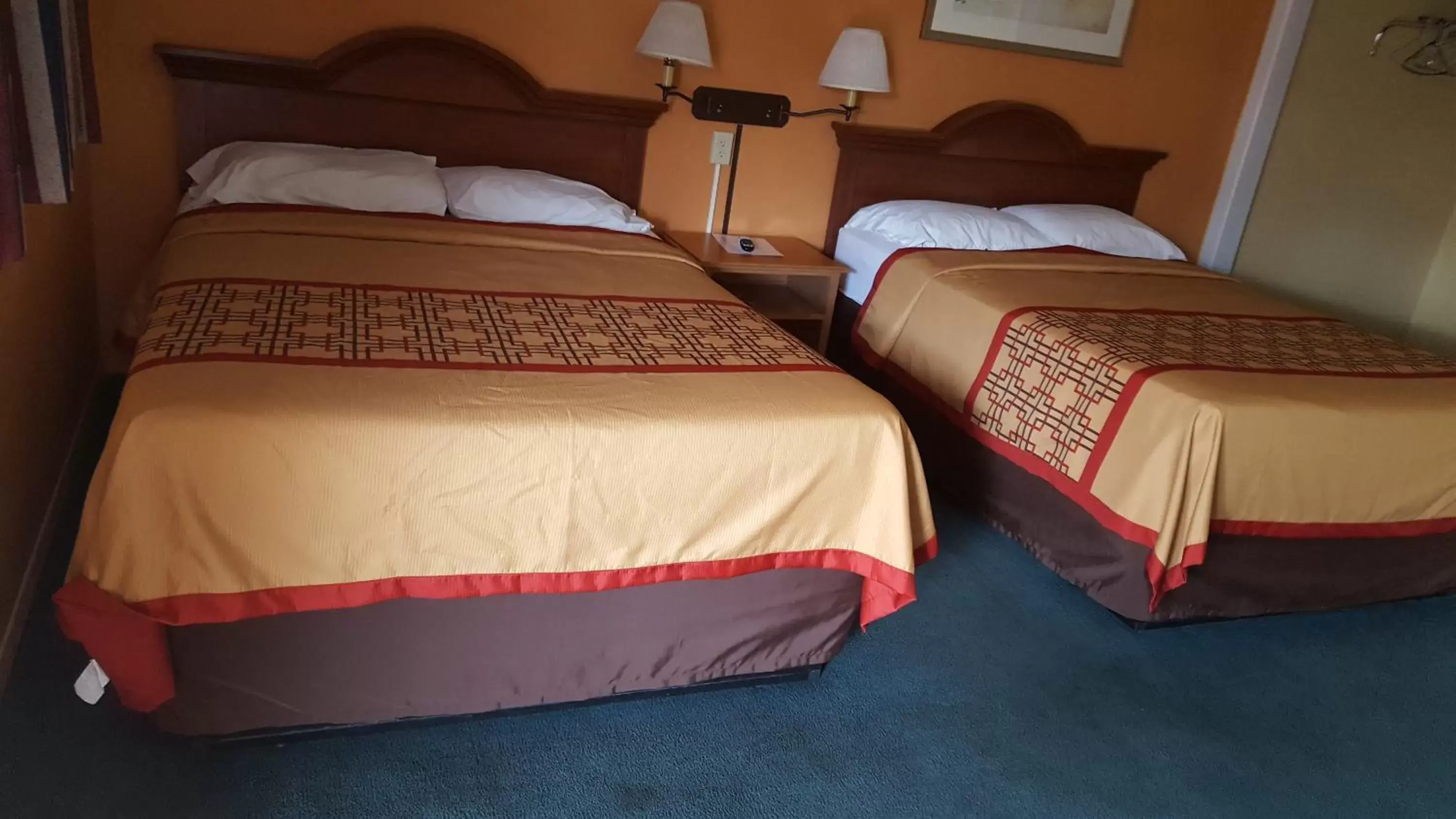 Bed in Sands Motel