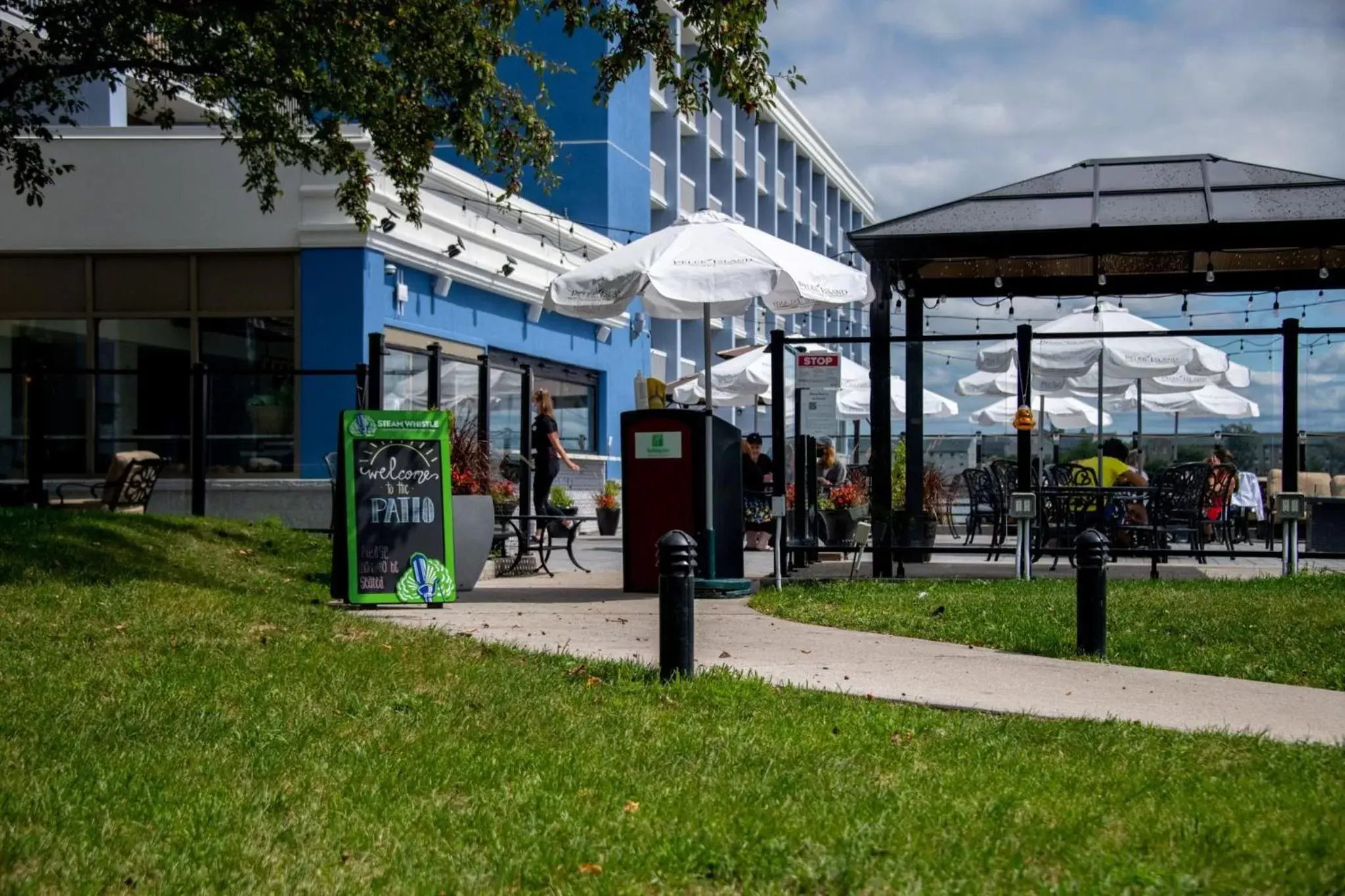 Restaurant/places to eat in Holiday Inn Kingston - Waterfront, an IHG Hotel