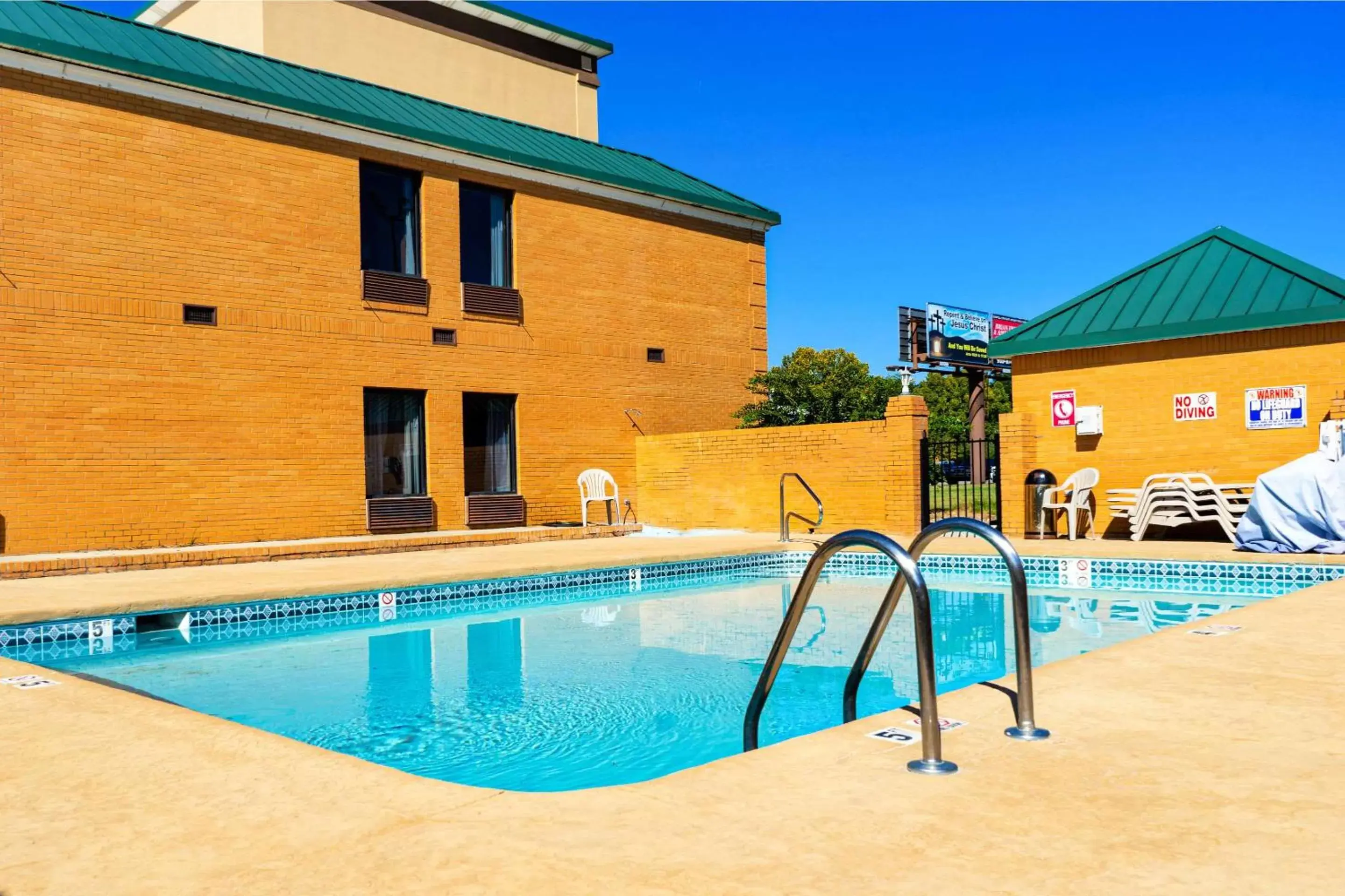 On site, Swimming Pool in Quality Inn Whiteville North