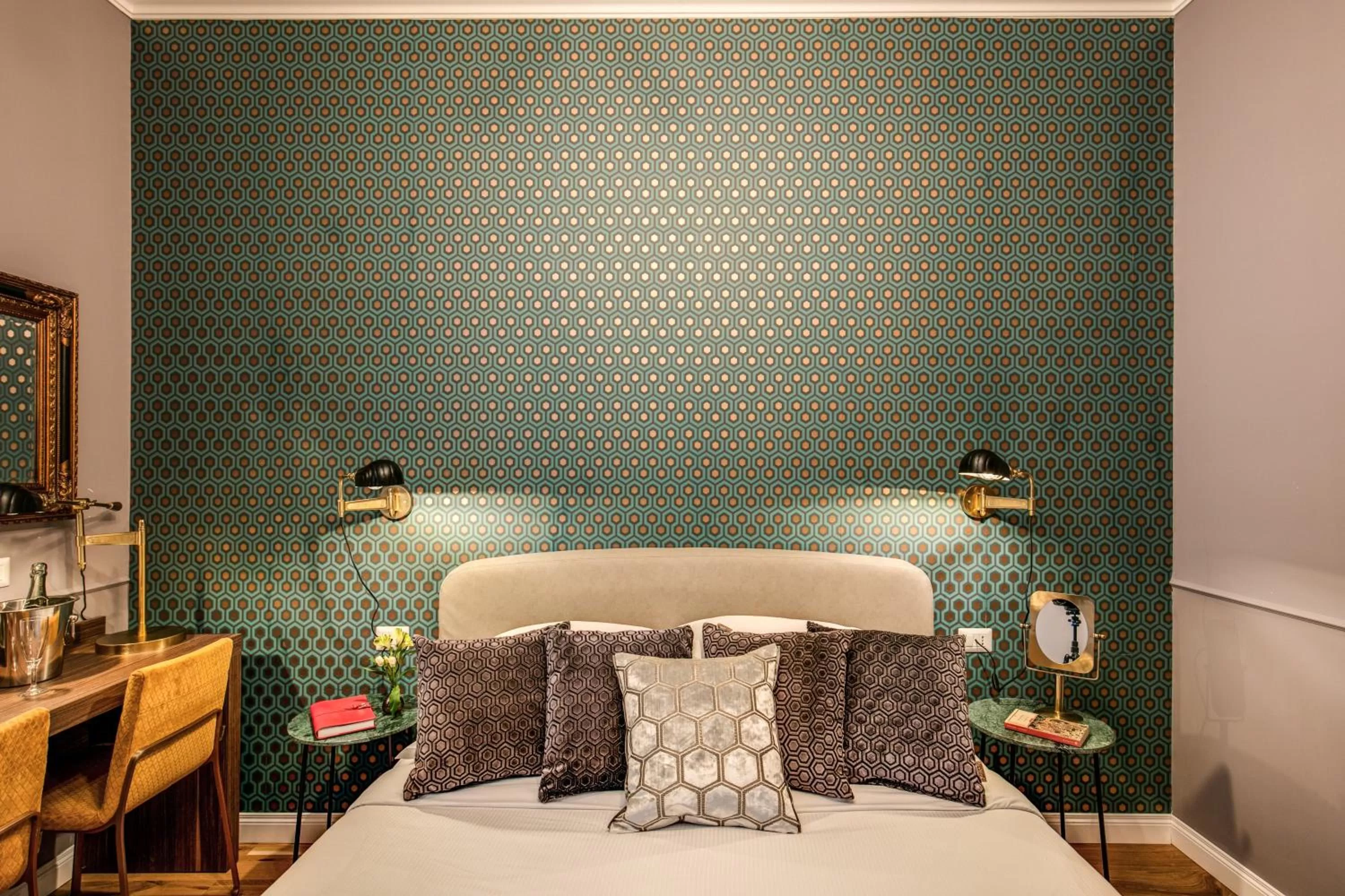 Bed in Tree Charme Parliament Boutique Hotel