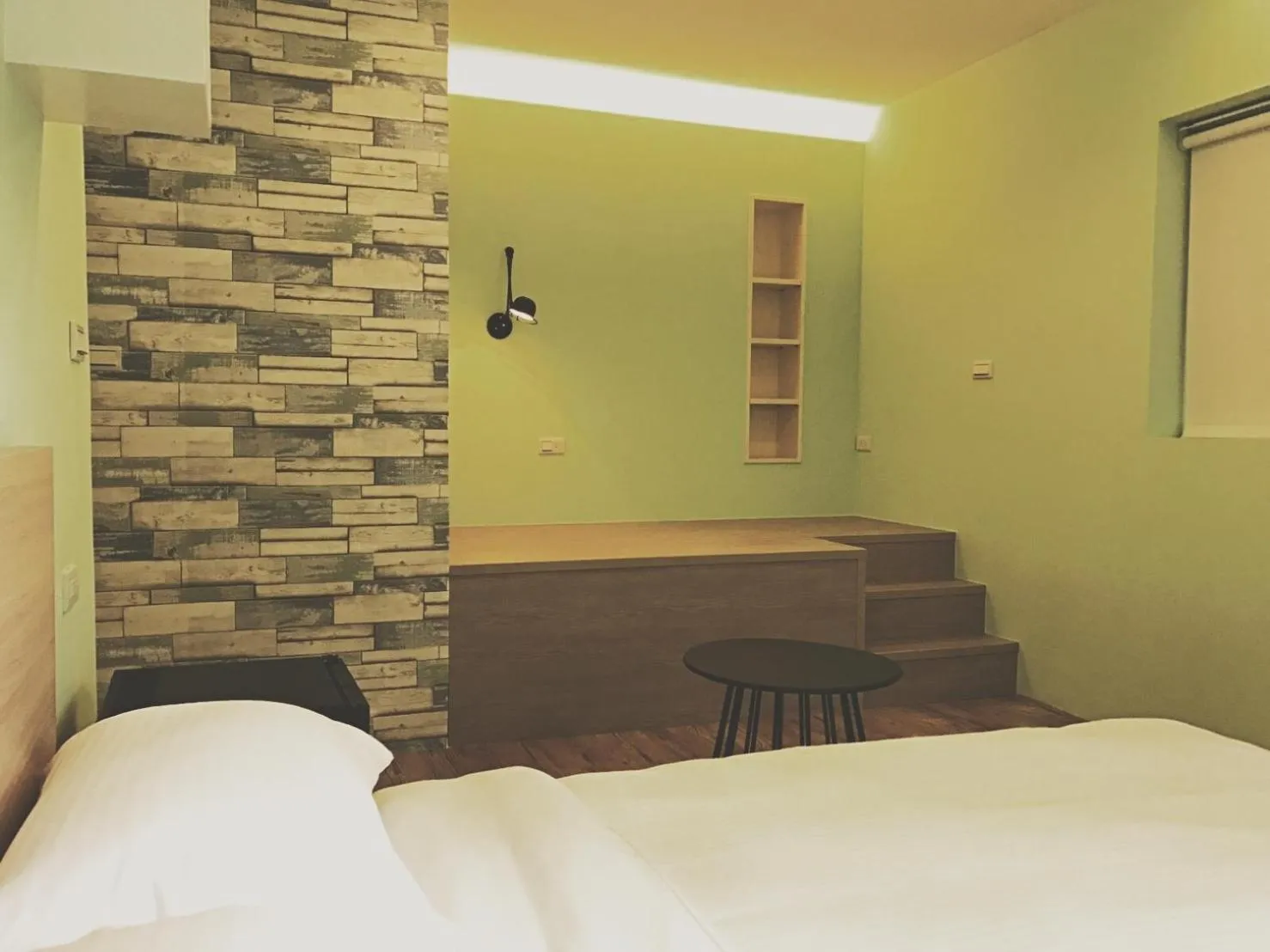 Photo of the whole room, Bed in Urban