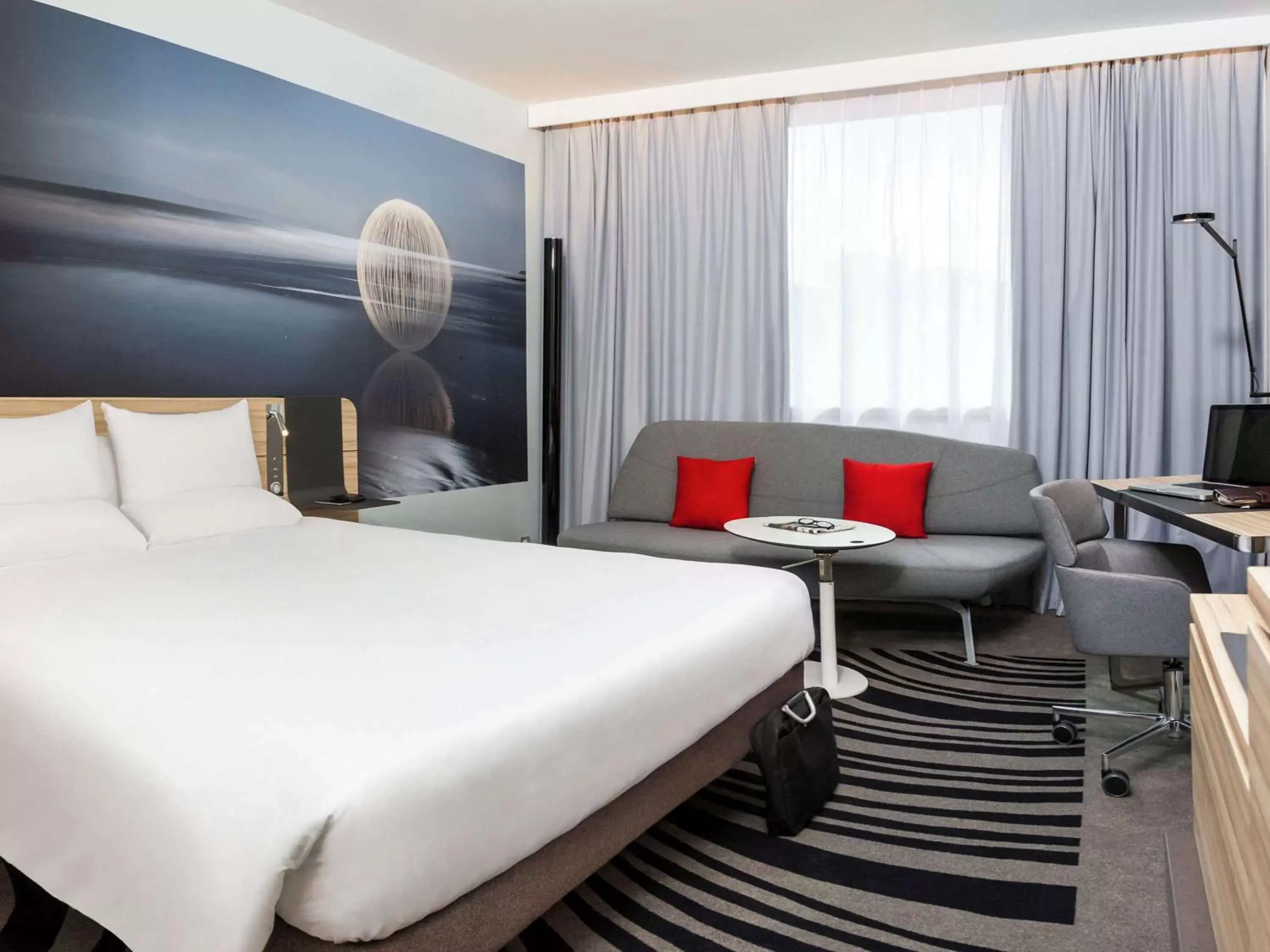 Bedroom, Bed in Novotel Valence Sud