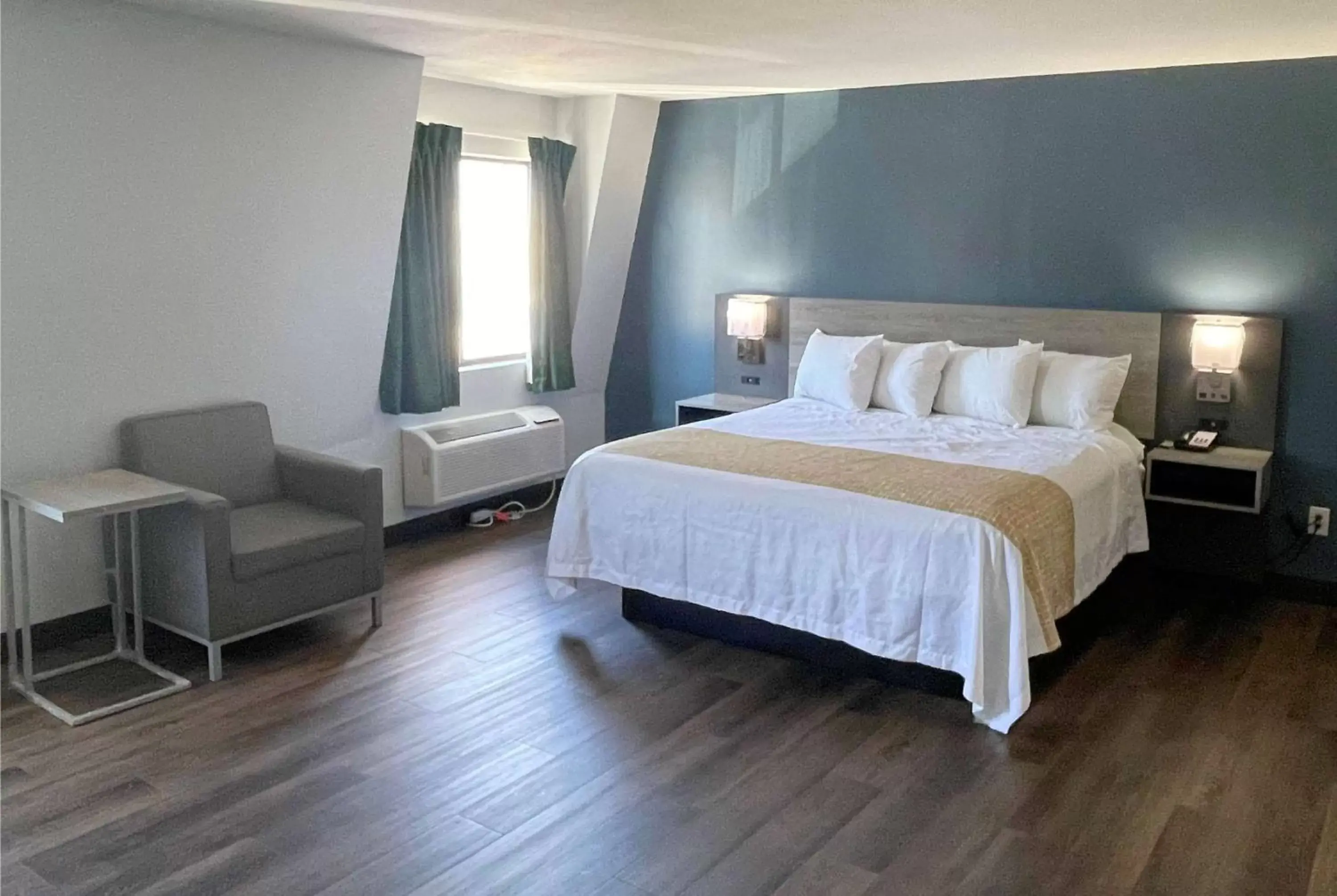 Photo of the whole room, Bed in Travelodge by Wyndham Pigeon Forge Dollywood Lane Photo of the whole room, Bed in Travelodge by Wyndham Pigeon Forge Dollywood Lane