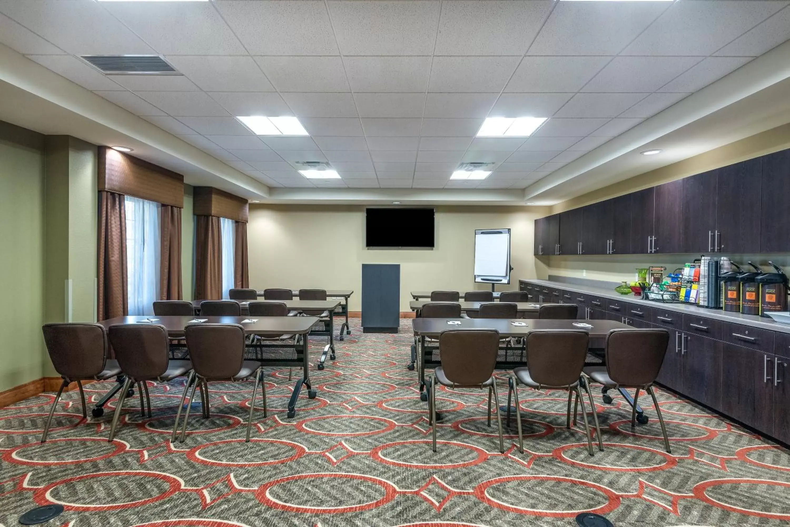 Meeting/conference room in Staybridge Suites Eau Claire - Altoona, an IHG Hotel