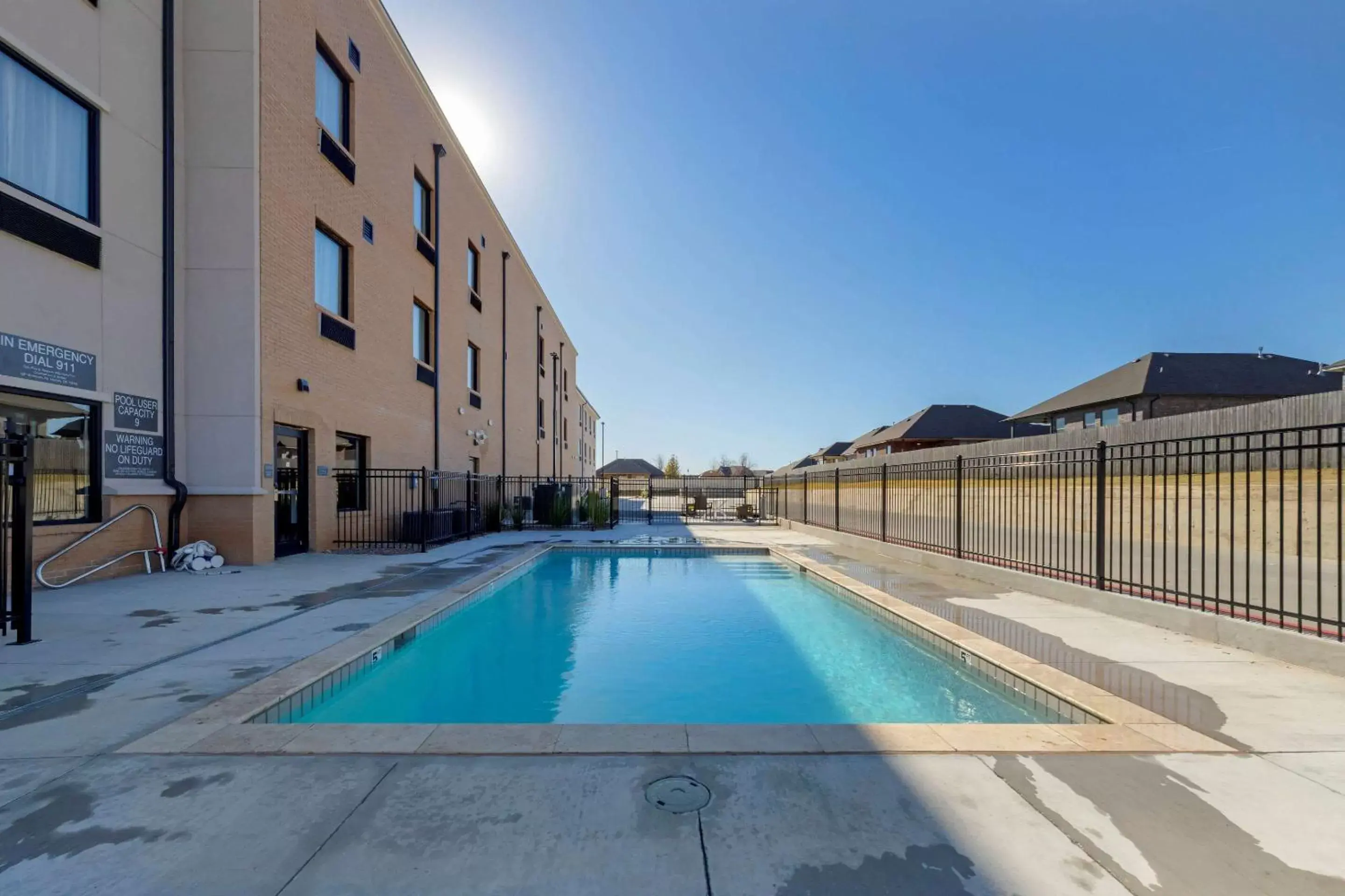 Swimming pool in Comfort Inn & Suites Harrah Swimming pool in Comfort Inn & Suites Harrah