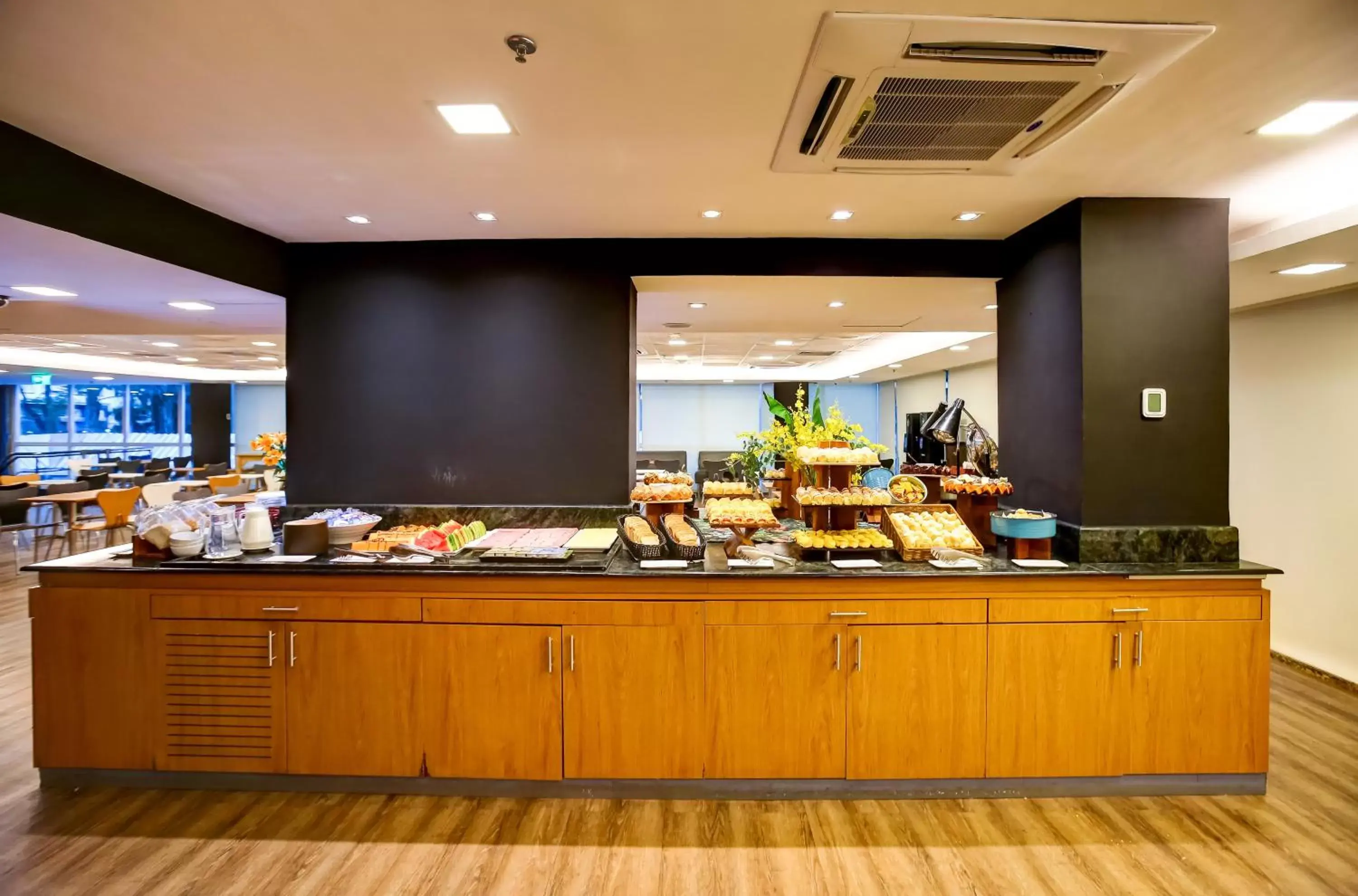 Breakfast, Restaurant/Places to Eat in ibis Rio de Janeiro Santos Dumont