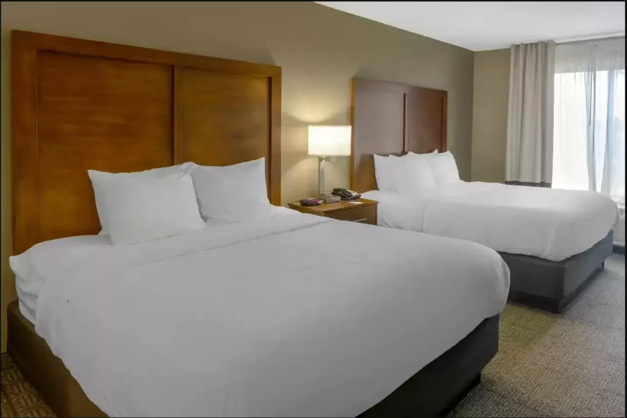 Bed in Comfort Inn & Suites Peachtree Corners