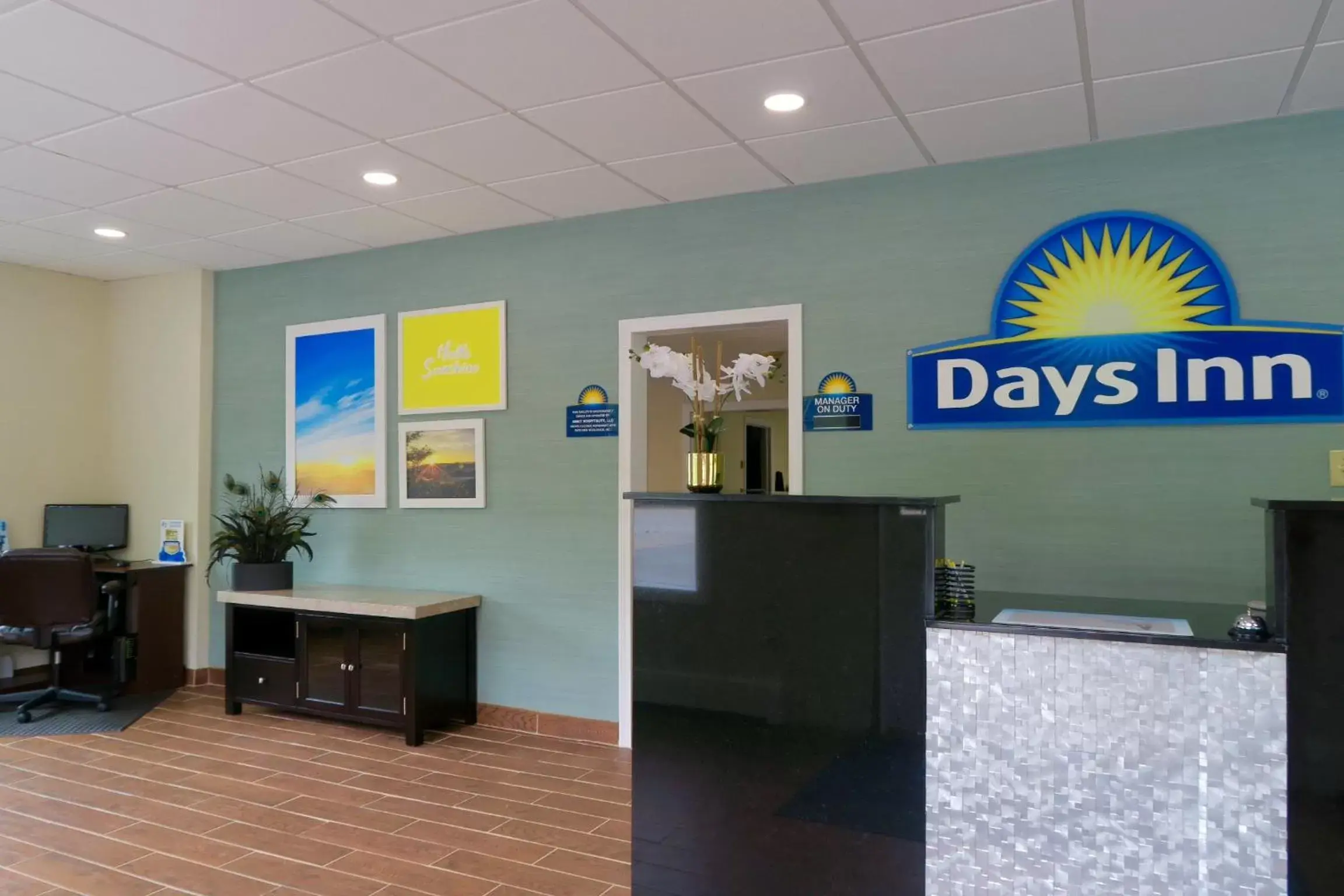 Lobby/Reception in Days Inn by Wyndham Lincoln