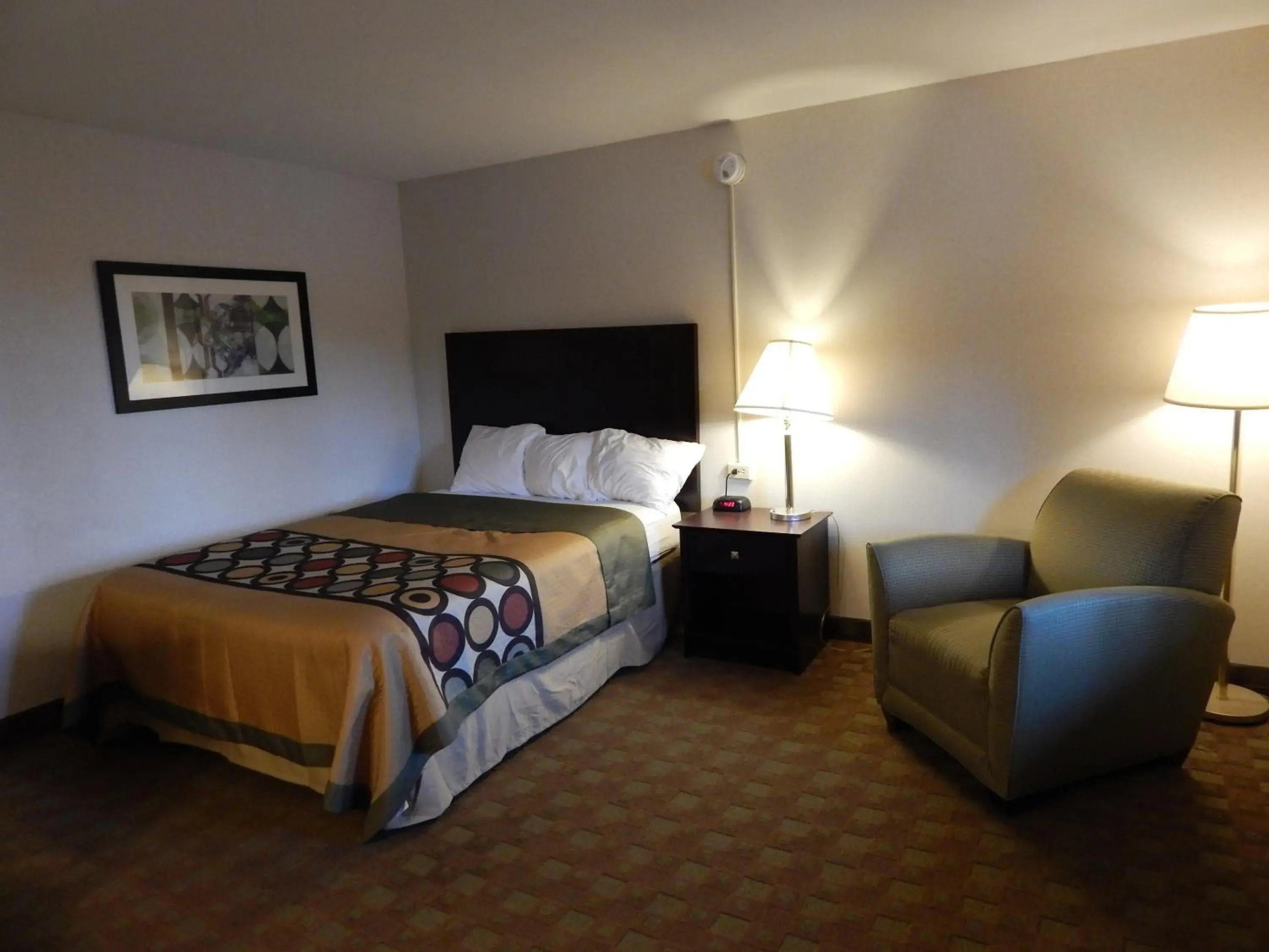 Bed in Super 8 by Wyndham White River Junction