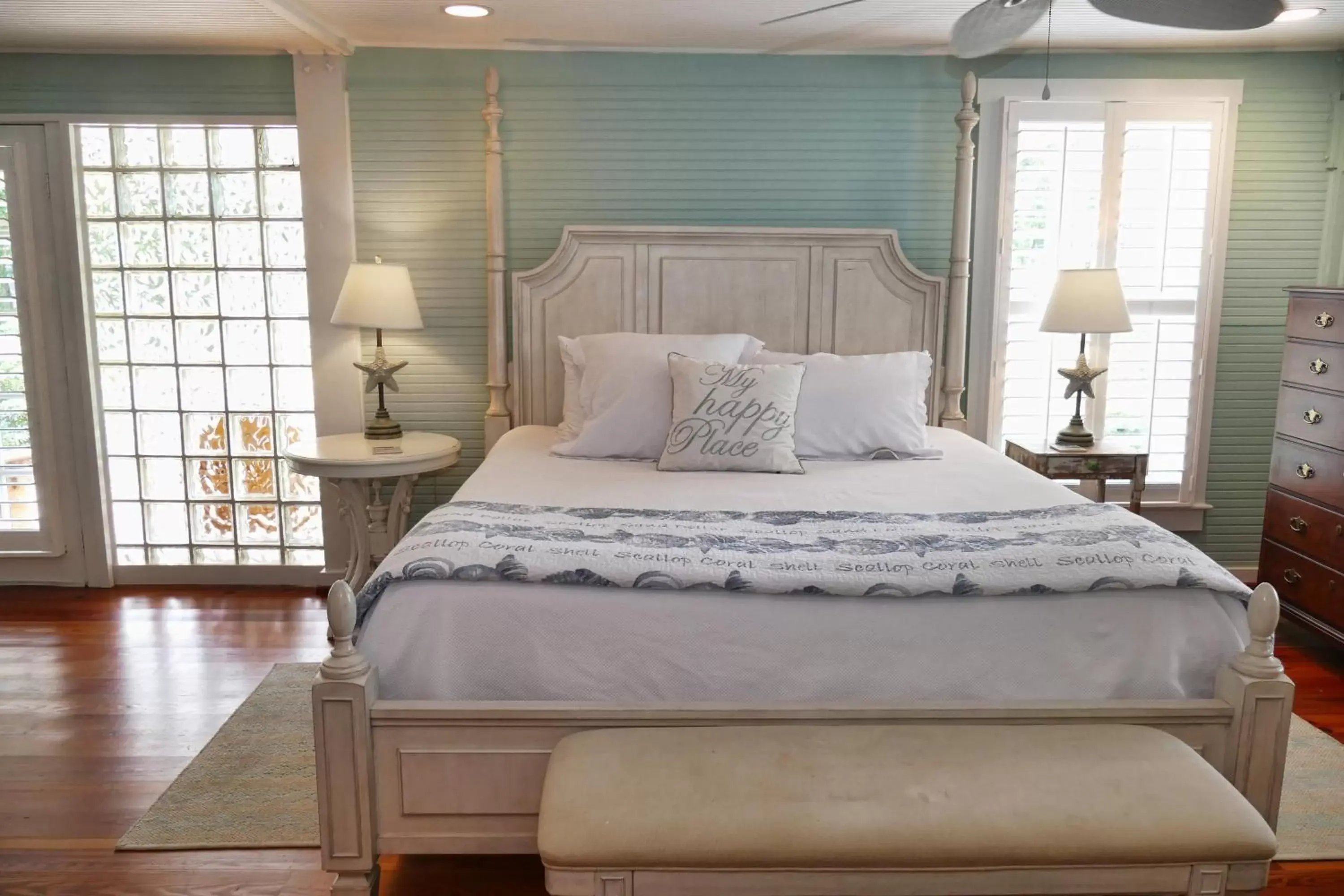 Bedroom, Bed in Beachview Inn and Spa