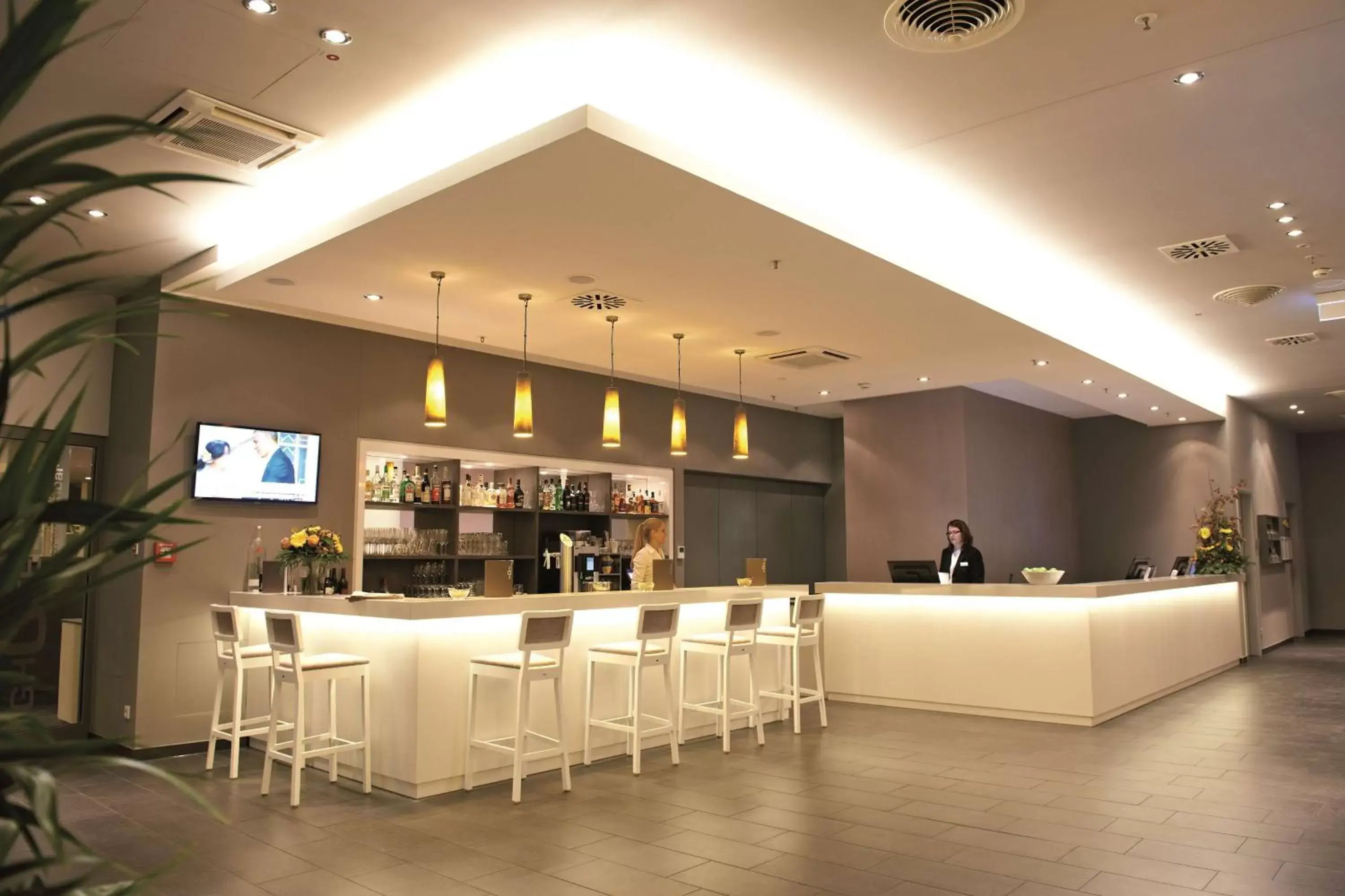 Lobby or reception, Lounge/Bar in GHOTEL hotel & living Würzburg