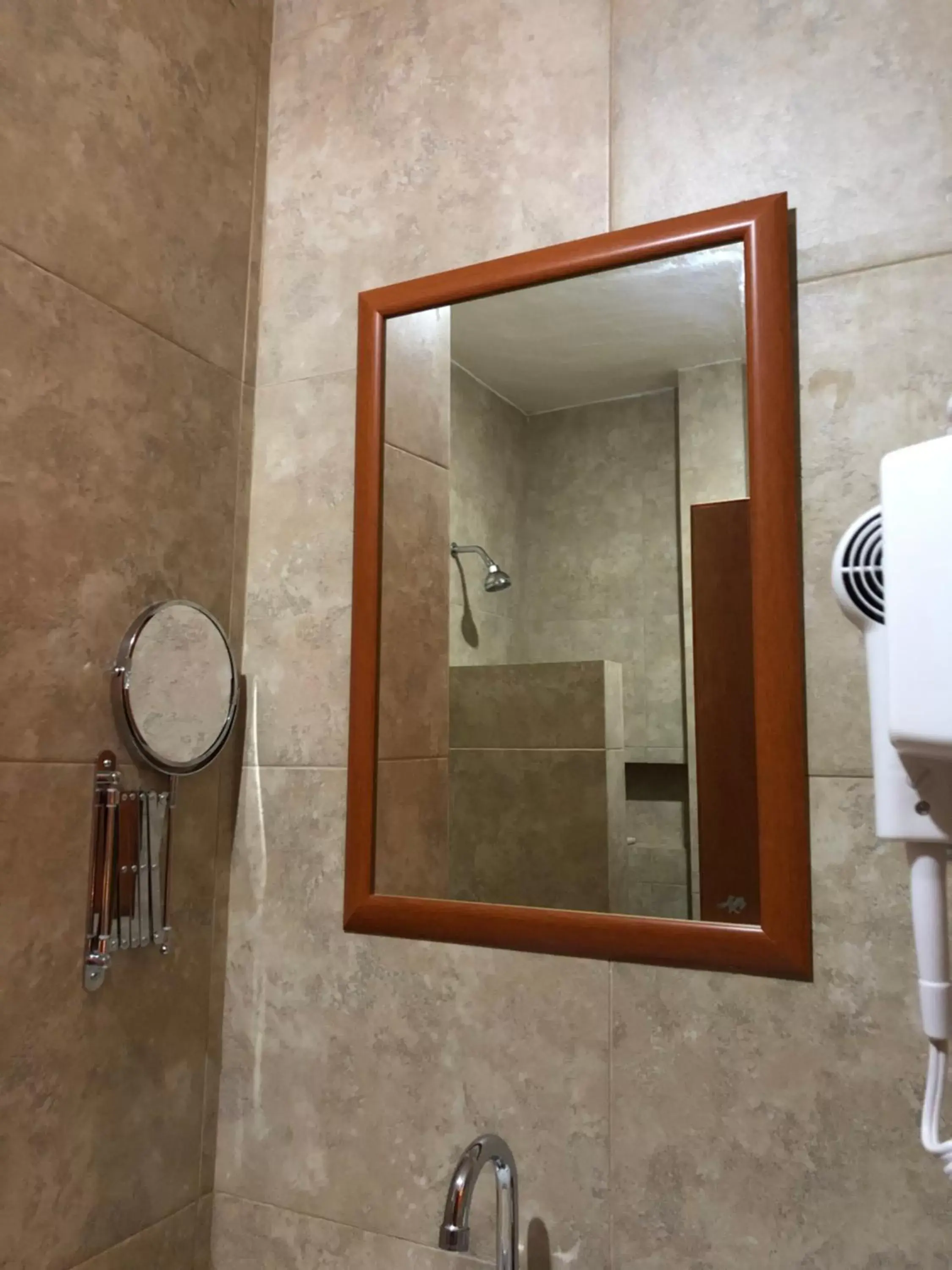 Bathroom in Hotel Real Colonial