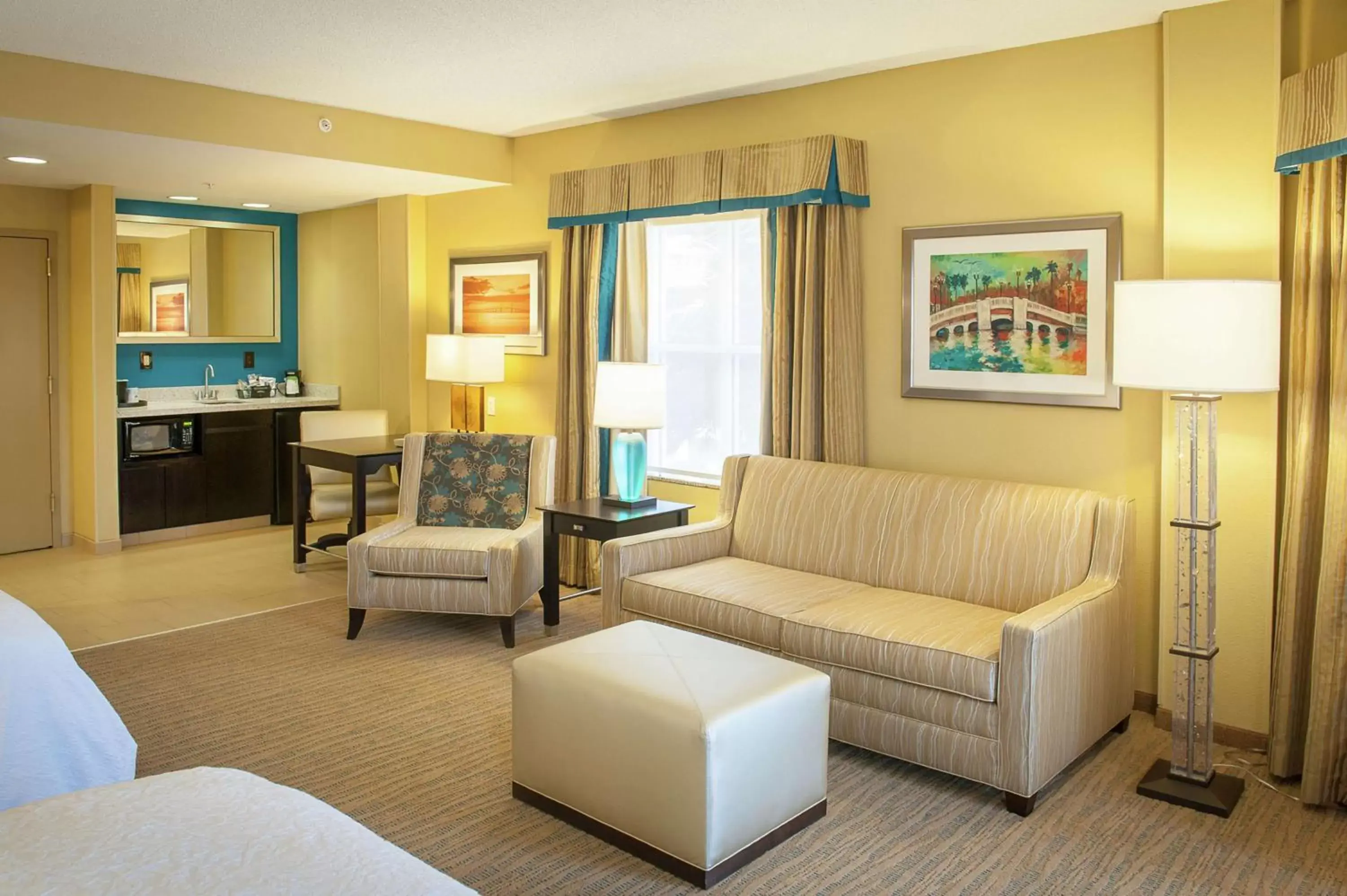 Bedroom, Seating Area in Hampton Inn & Suites St. Petersburg/Downtown