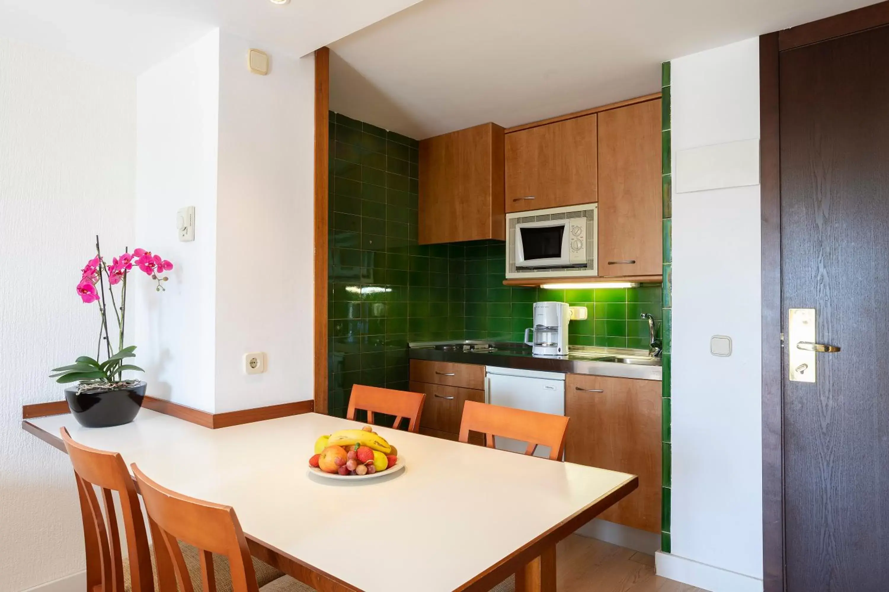 Kitchen or kitchenette, Kitchen/Kitchenette in Hipotels Dunas Aparthotel