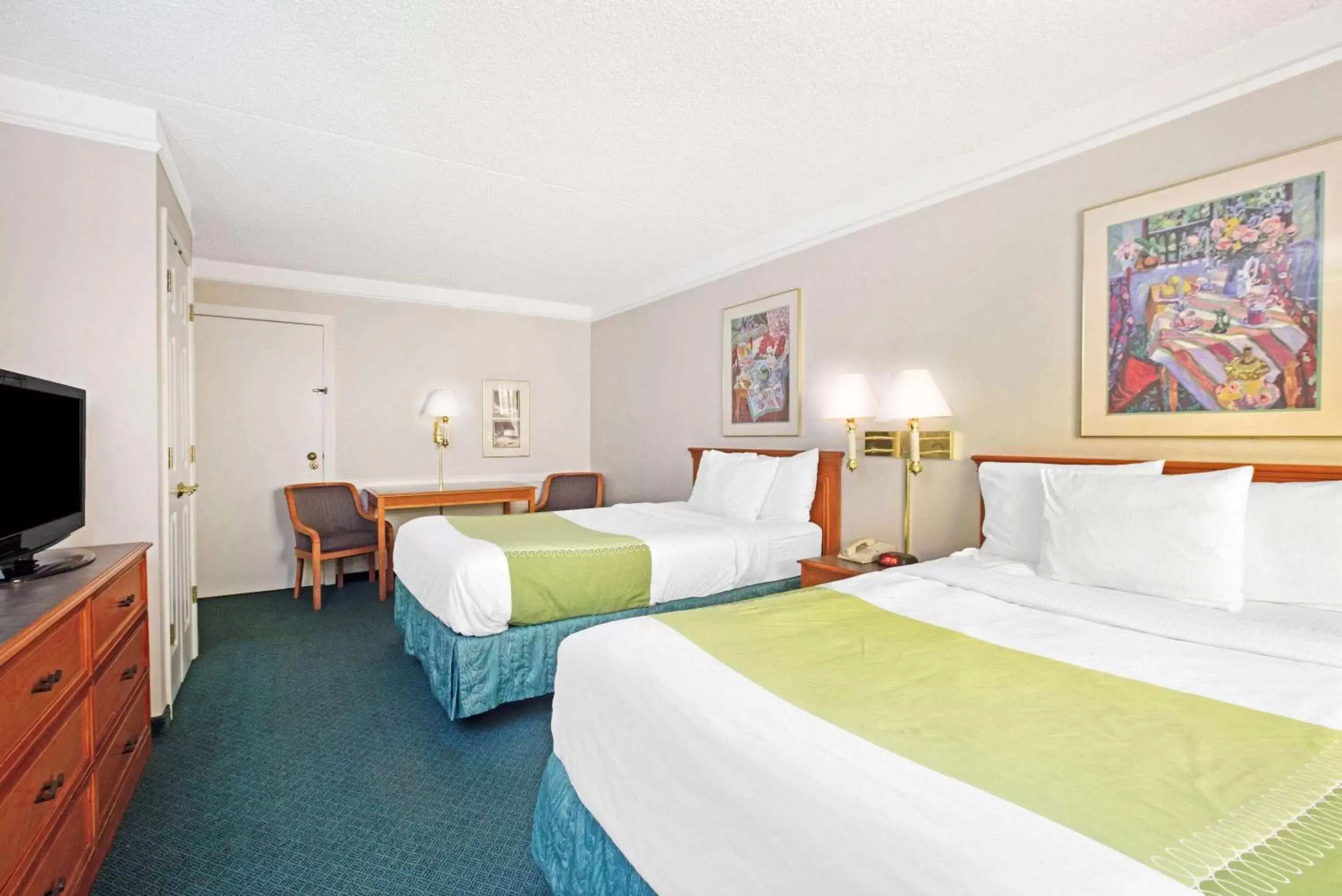Photo of the whole room, Bed in La Quinta Inn by Wyndham Reno
