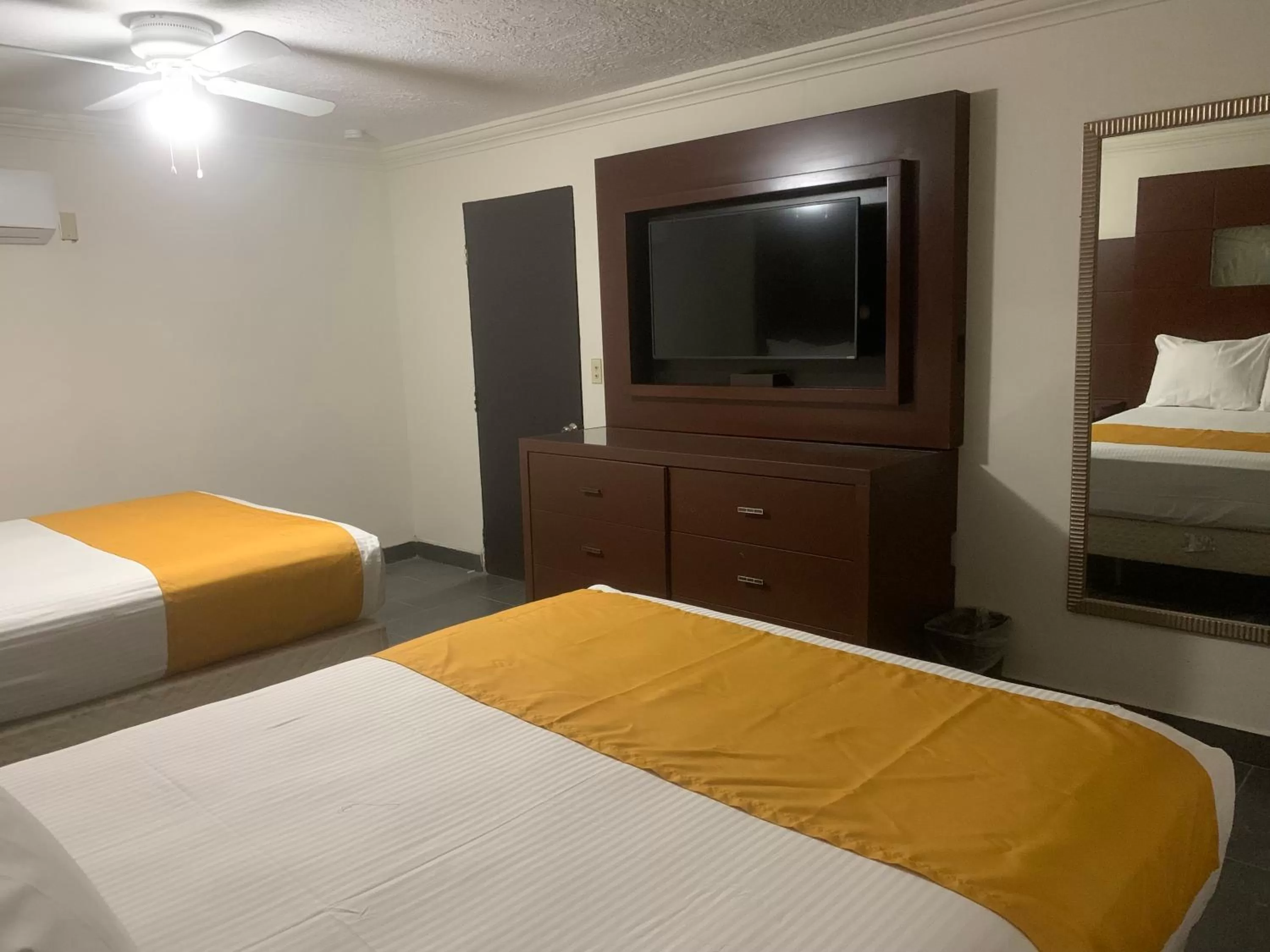 Bed in HOTEL DORADO DIAMANTE