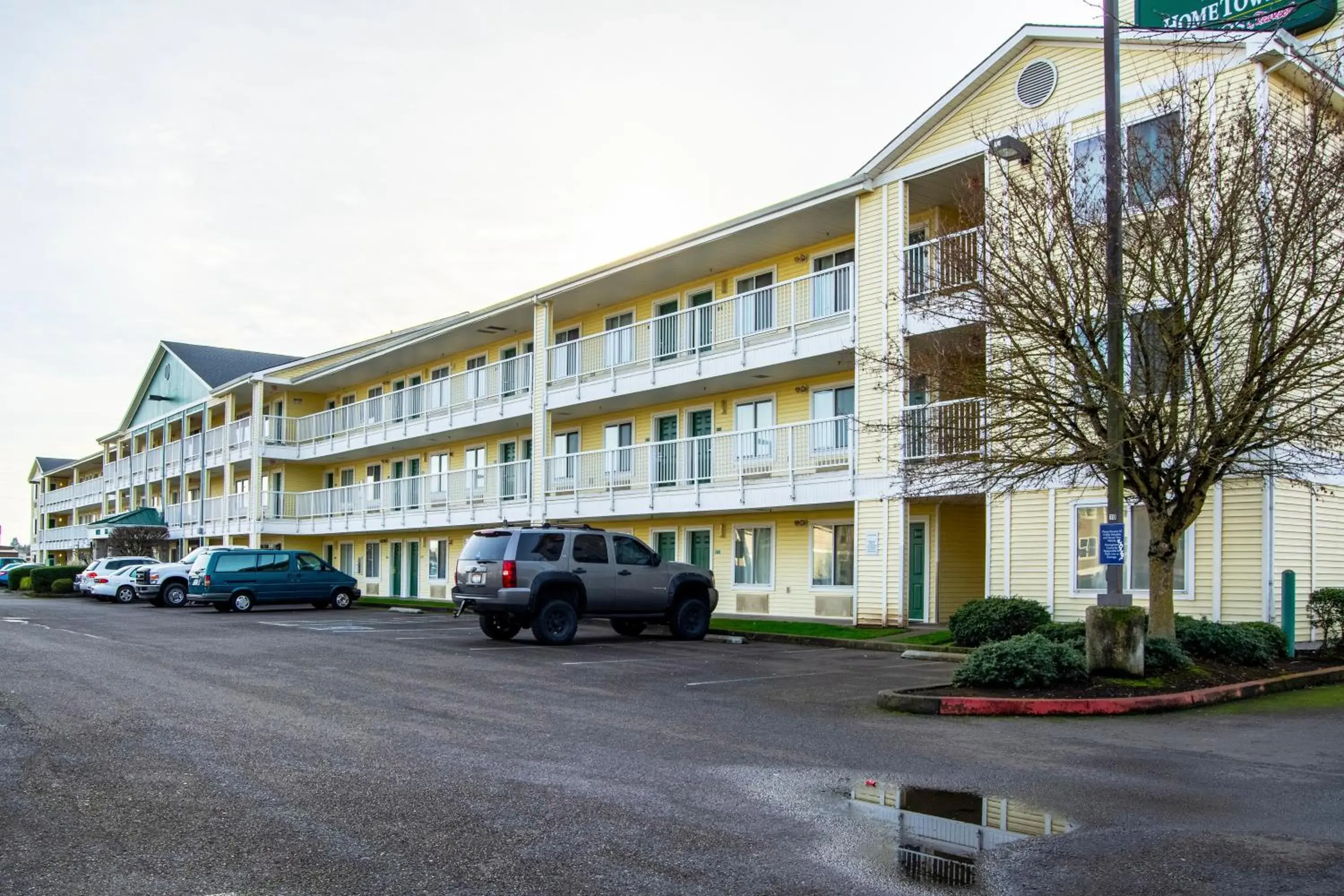 Property Building in HomeTowne Studios by Red Roof Salem, OR