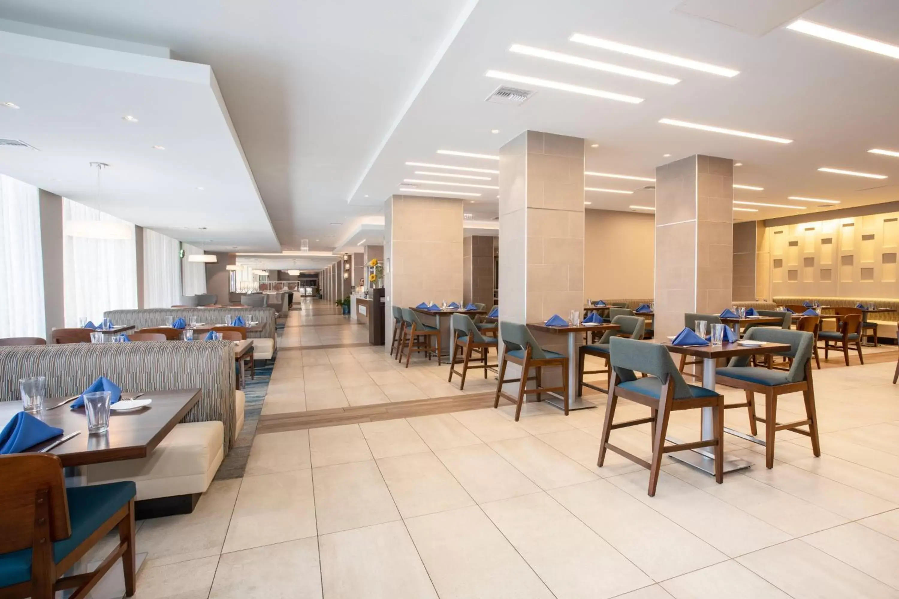 Restaurant/Places to Eat in Holiday Inn Los Angeles - LAX Airport, an IHG Hotel