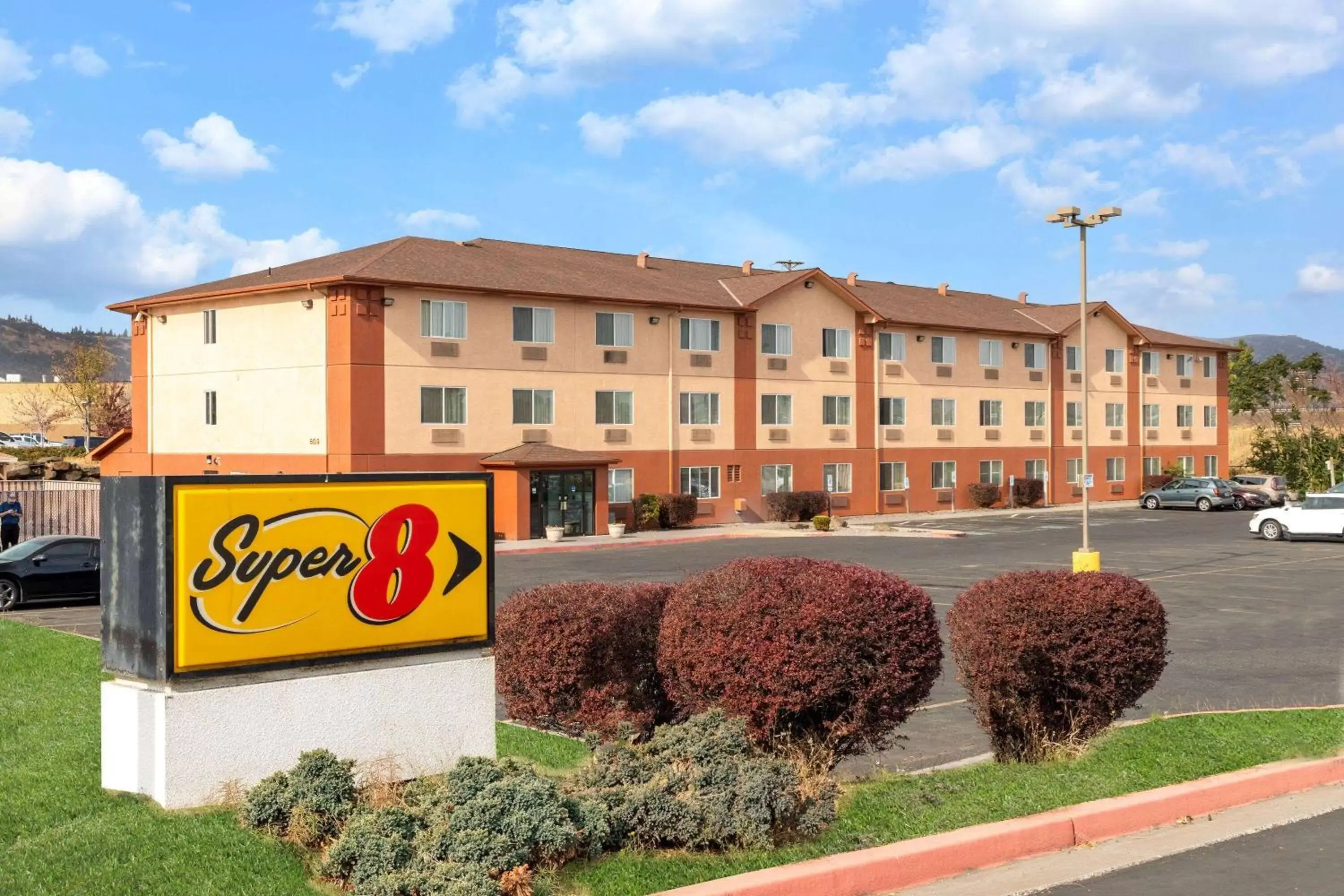 Property Building in Super 8 by Wyndham The Dalles OR