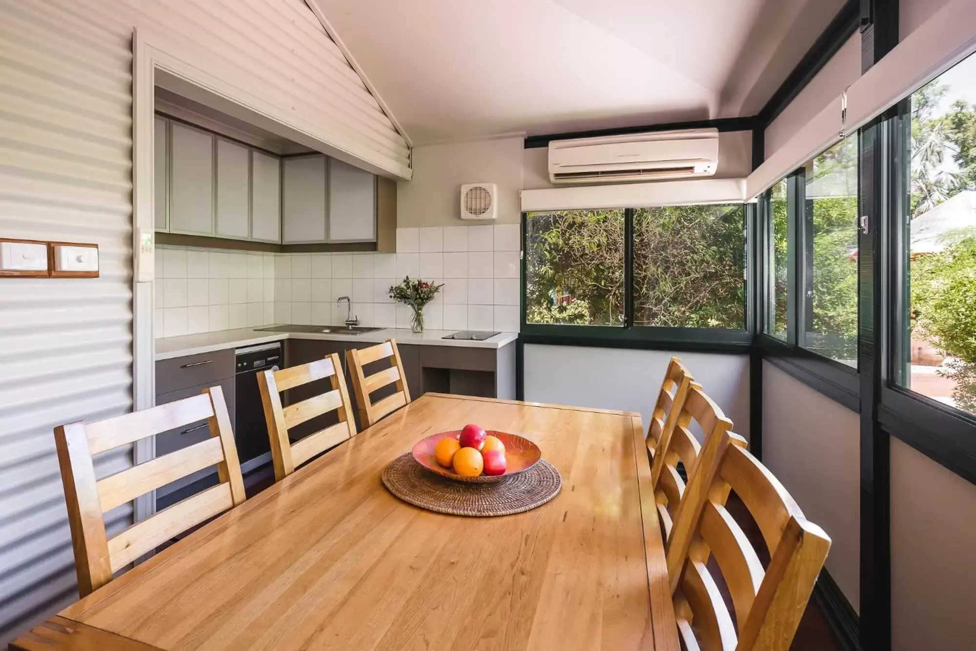 Kitchen or kitchenette, Dining Area in Cable Beach Club Resort & Spa