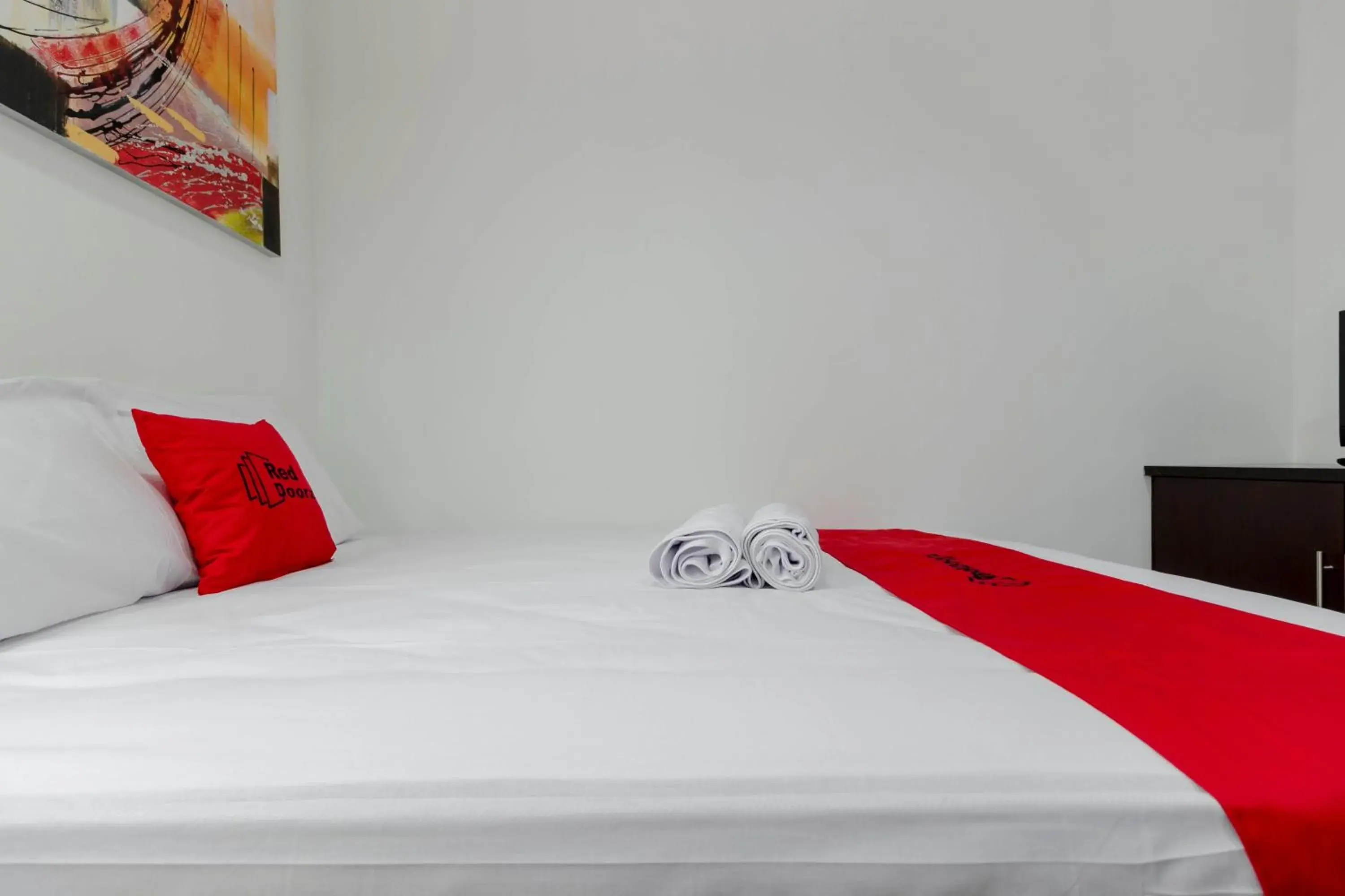 Bedroom, Bed in RedDoorz Plus @ Pasar Baru