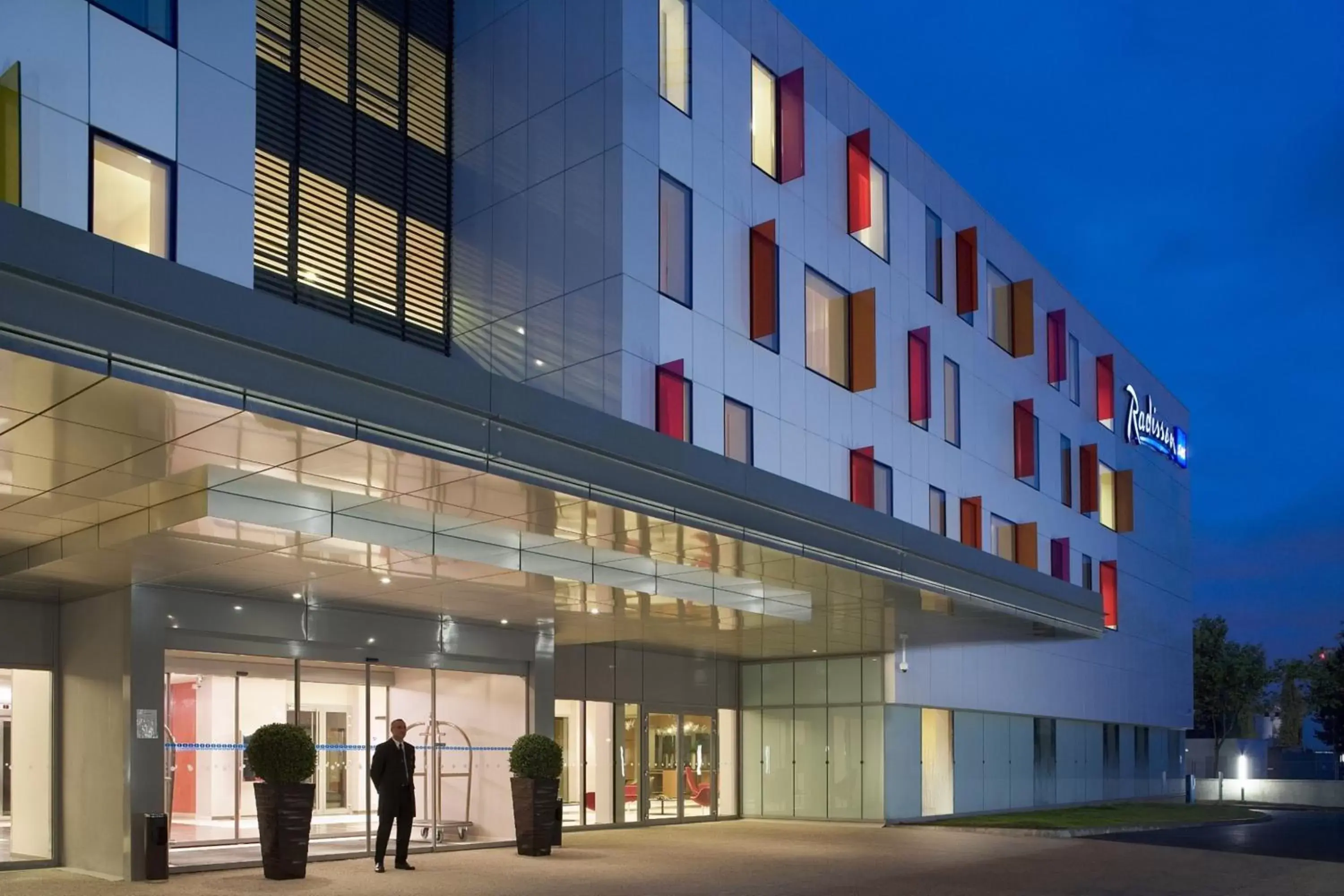 Facade/entrance, Property Building in Radisson Blu Hotel Toulouse Airport