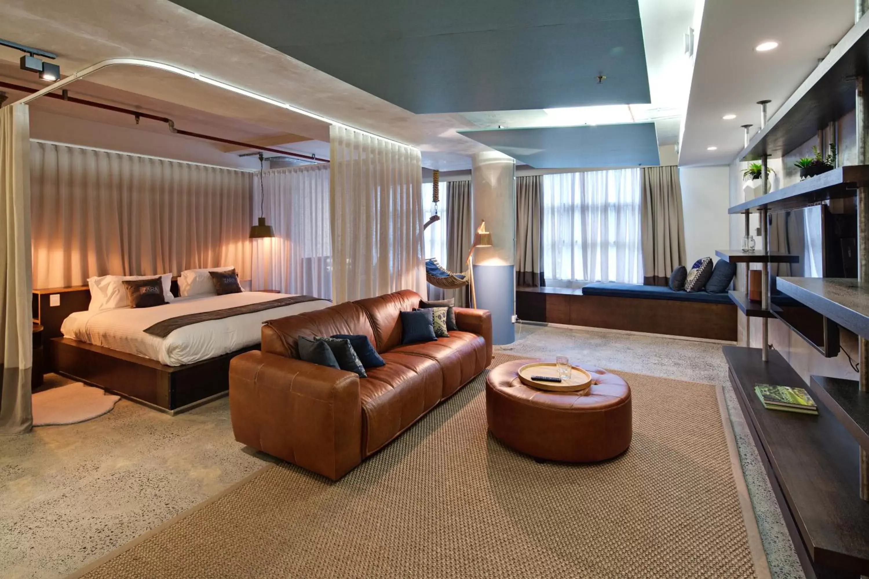 TV and multimedia in Zara Tower – Luxury Suites and Apartments