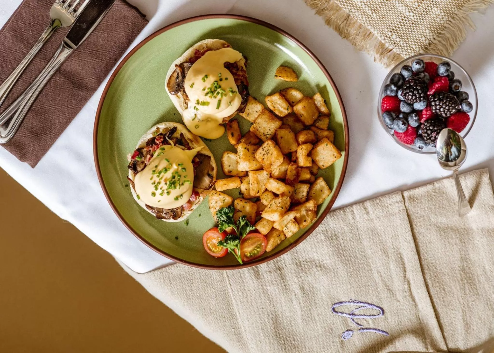 Restaurant/places to eat in InterContinental Montreal by IHG