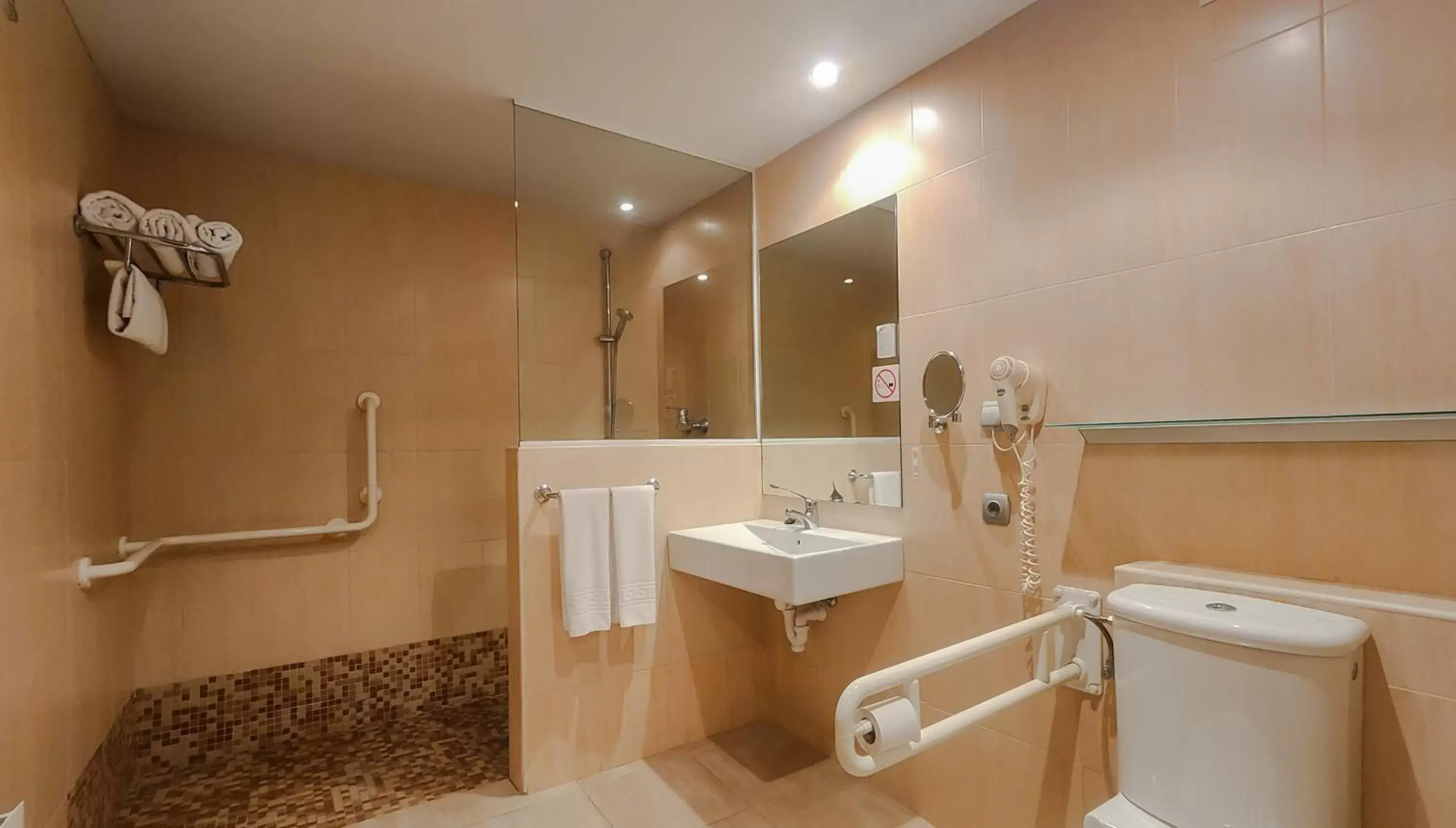 Bathroom in Hotel Faranda Express Alisas Santander