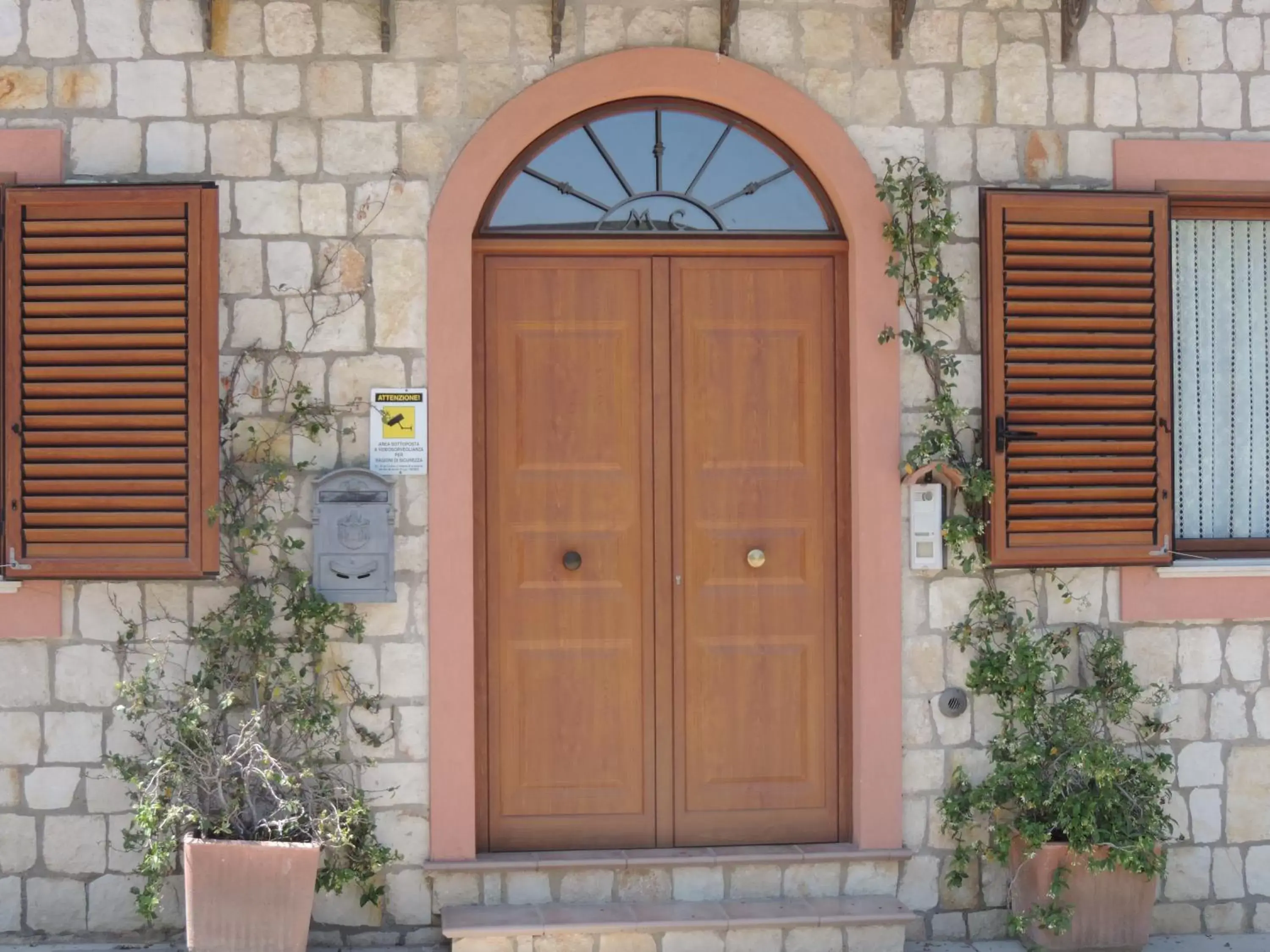 Facade/entrance in La Casa In Pietra