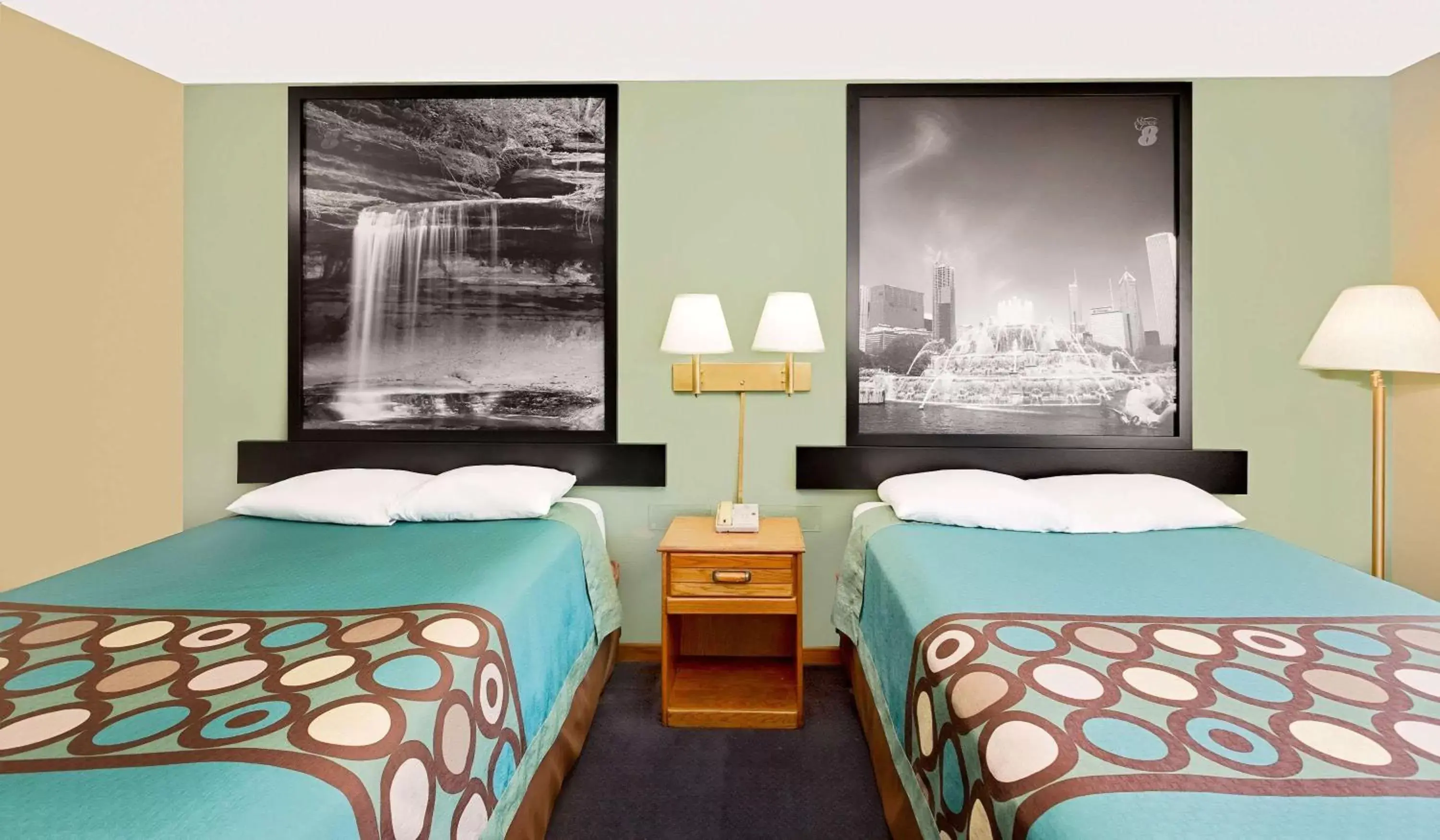 Photo of the whole room, Bed in Super 8 by Wyndham Macomb Photo of the whole room, Bed in Super 8 by Wyndham Macomb