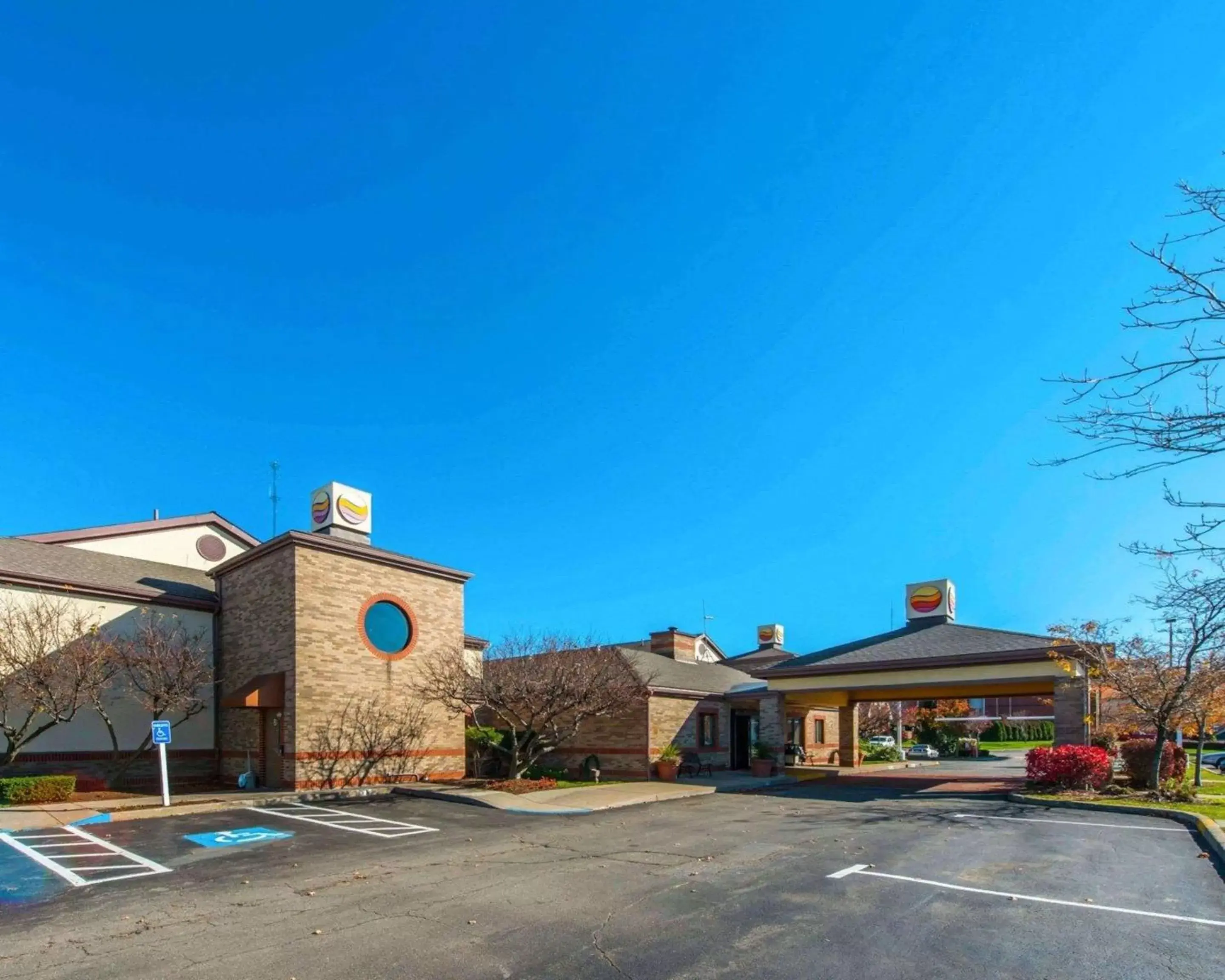 Property Building in Comfort Inn & Suites Erie