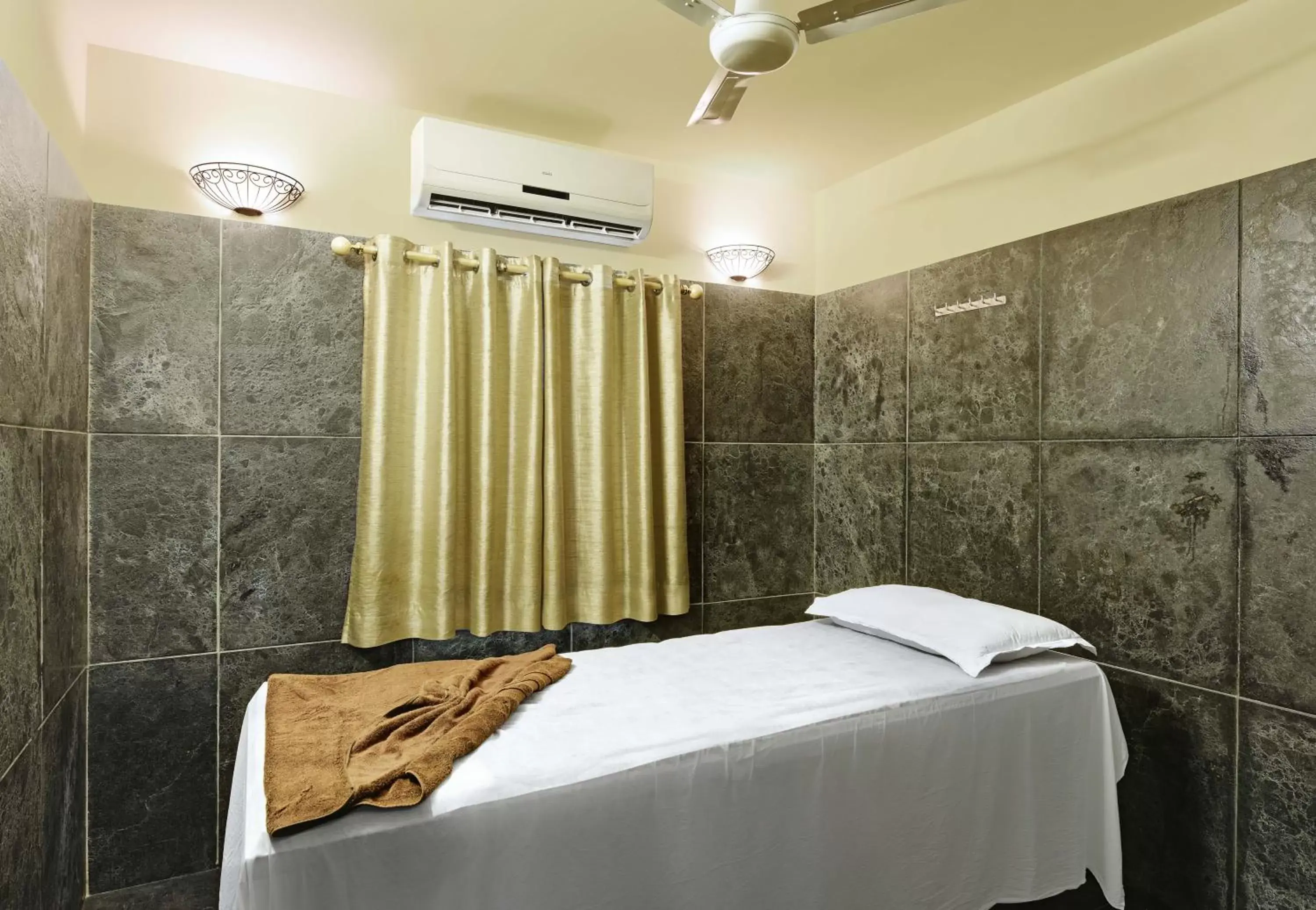Massage, Bed in Bhairavgarh Palace Udaipur