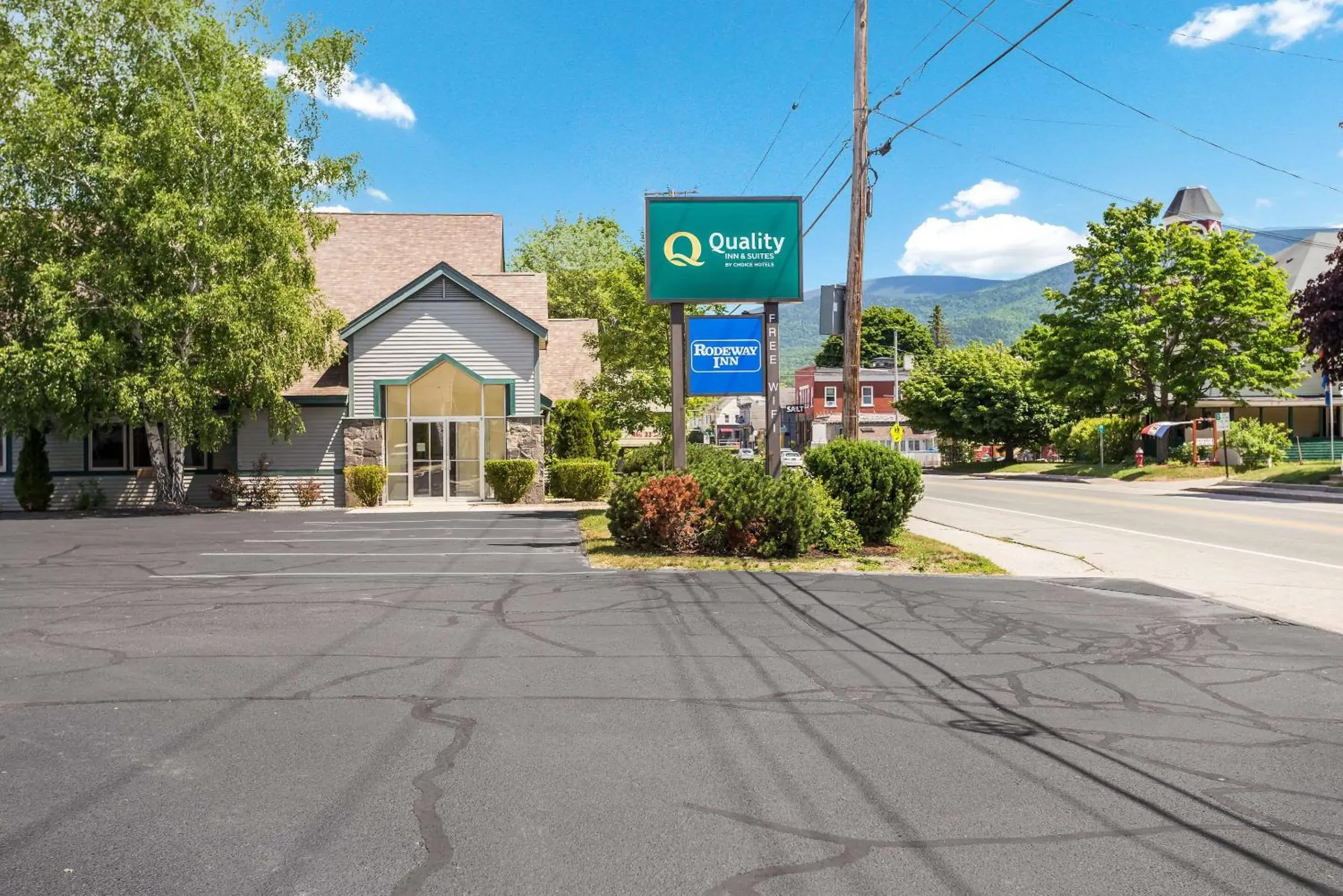 Property Building in Rodeway Inn