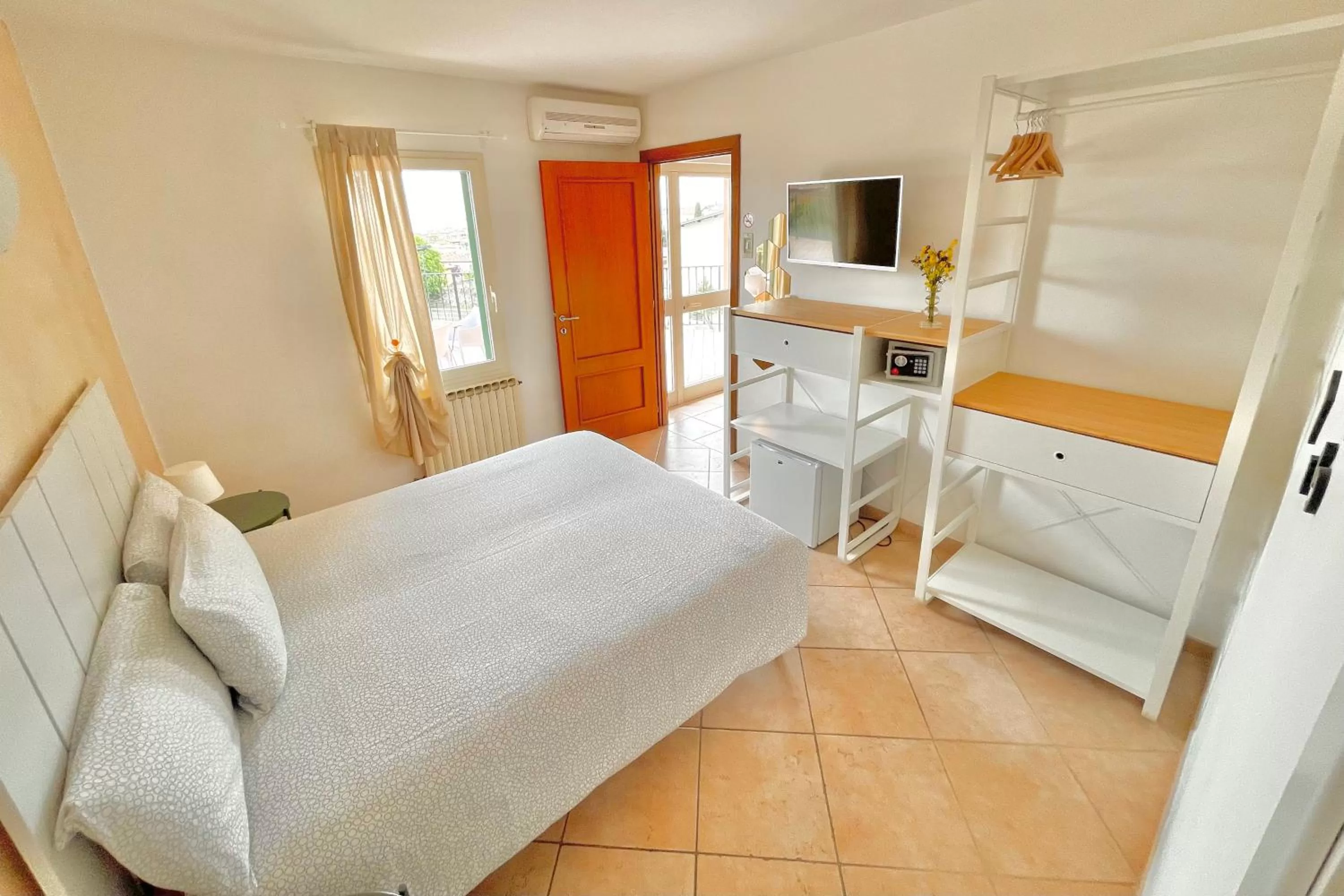 Photo of the whole room, Bed in Albergo Vittoria