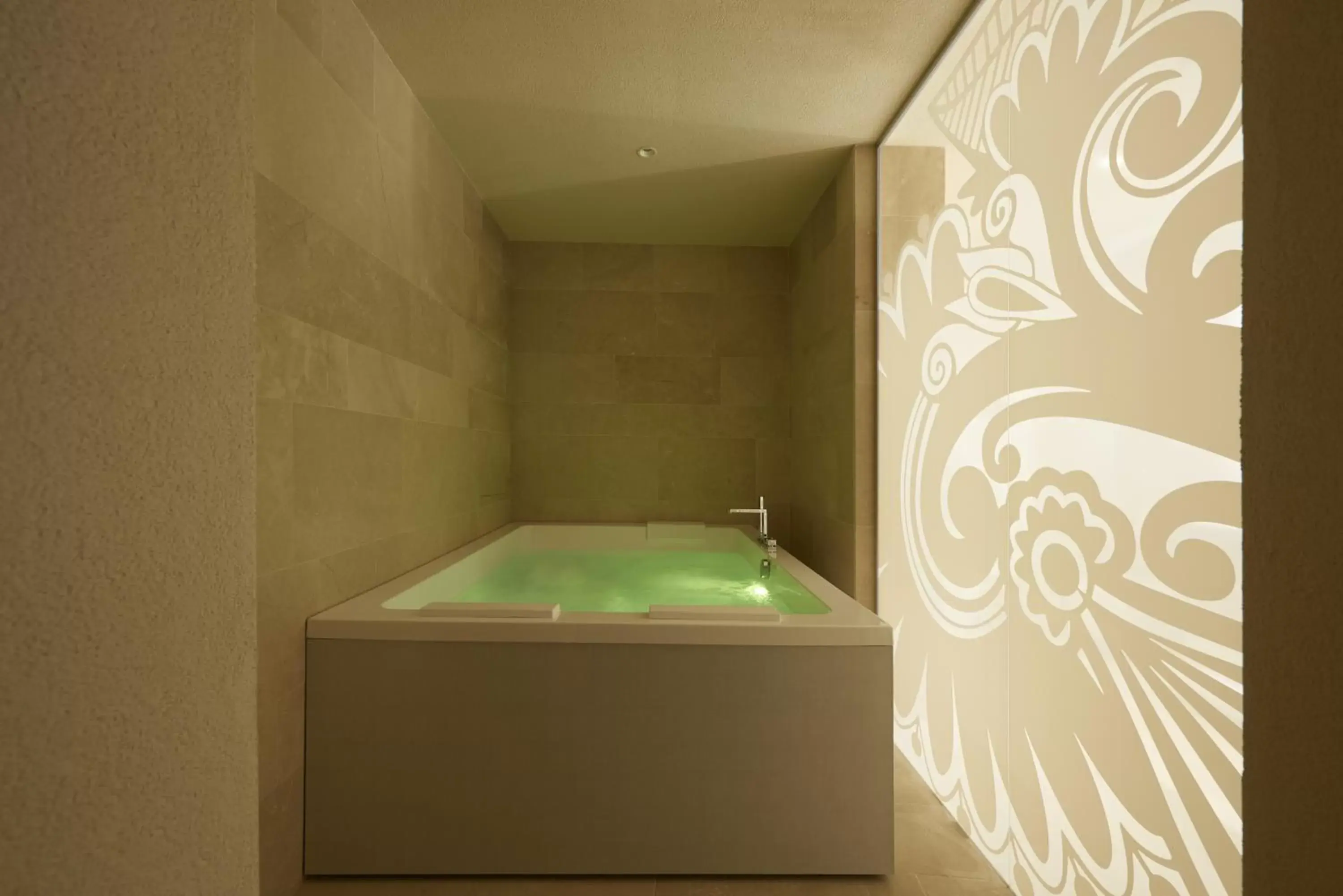 Hot Tub in Palazzo Gatto Art Hotel & SPA - BW Premier Collection