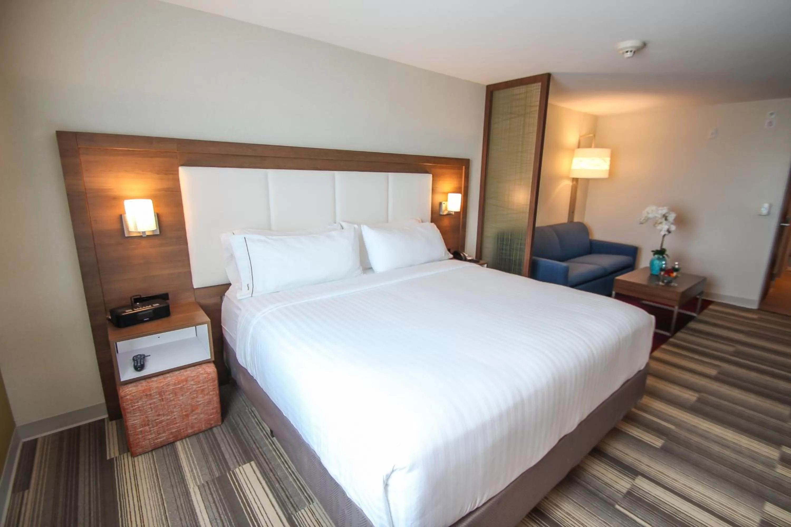 Photo of the whole room, Bed in Holiday Inn Express & Suites Miami Airport East by IHG