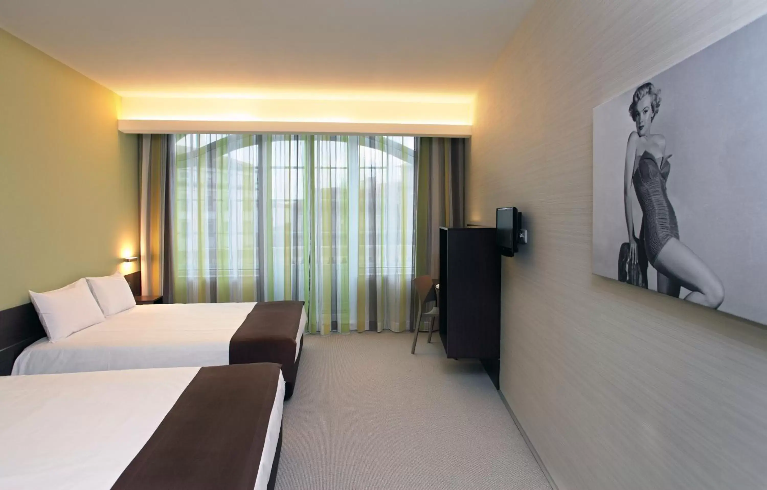 Bedroom, Bed in Moov Hotel Porto Centro
