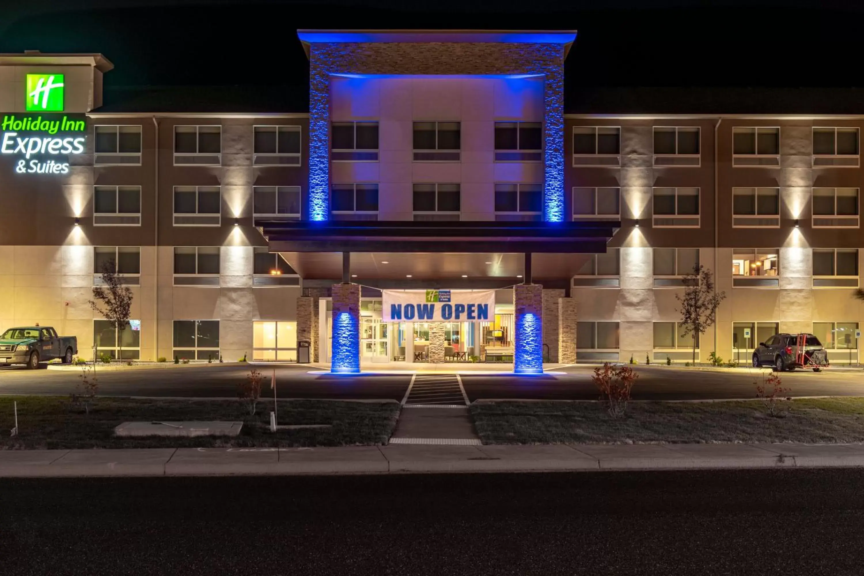 Property Building in Holiday Inn Express & Suites - Moses Lake, an IHG Hotel