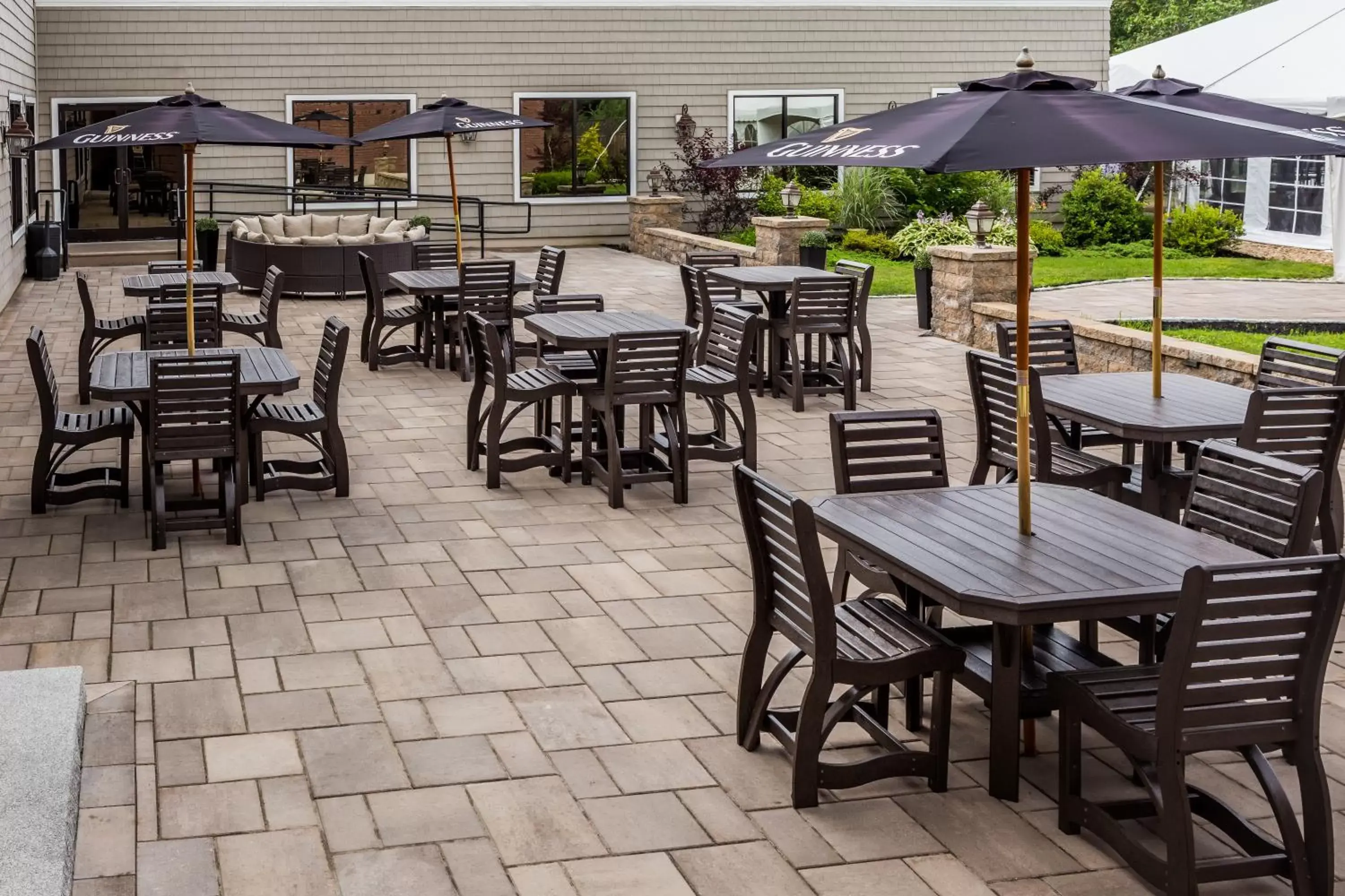 Restaurant/places to eat in Colonial Hotel Restaurant/places to eat in Colonial Hotel