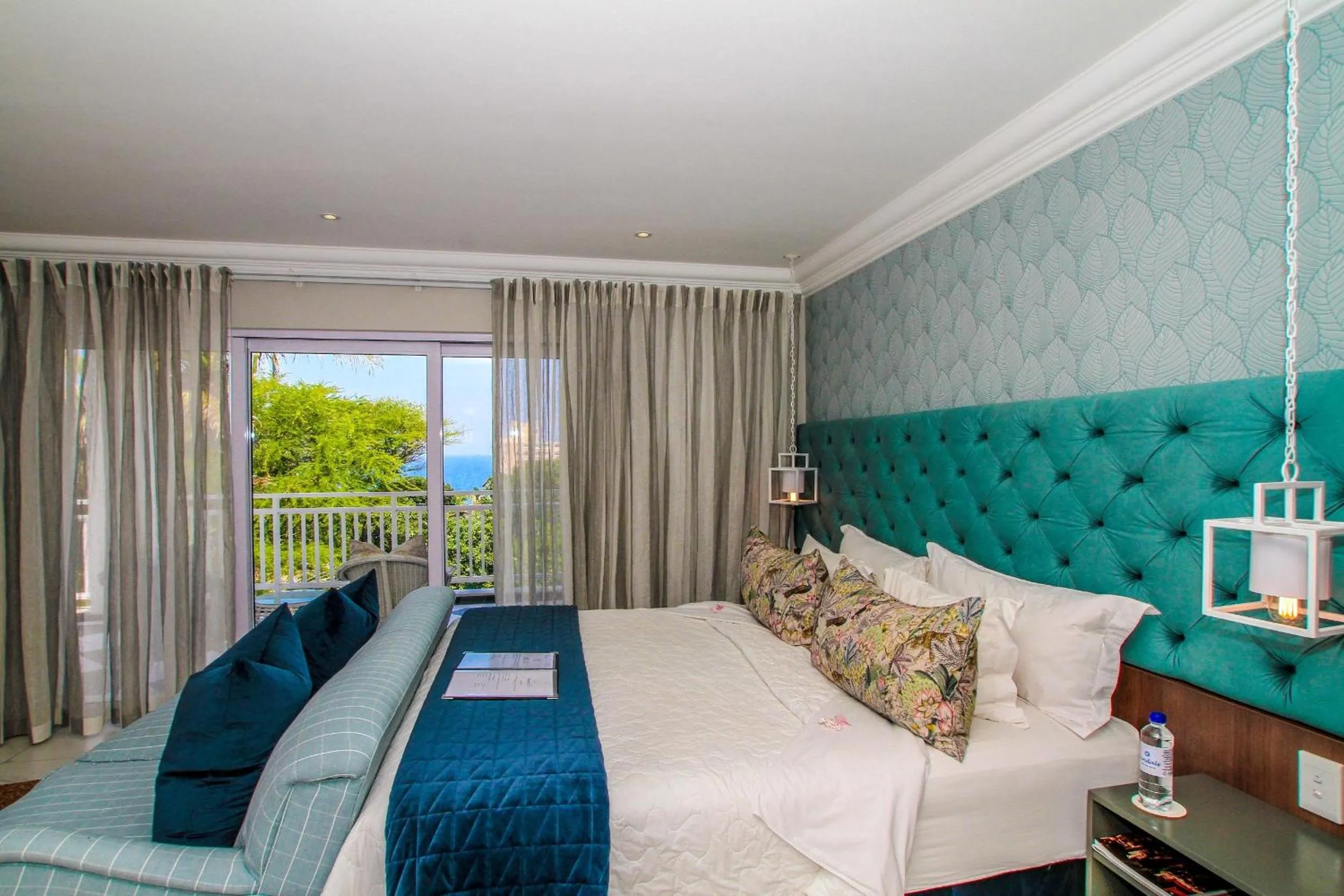 Bedroom, Bed in Sandals Guest House