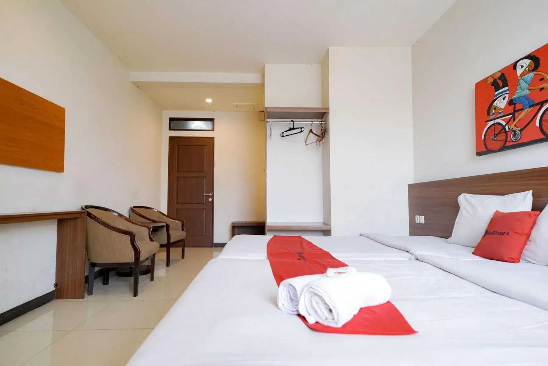 Bedroom, Bed in RedDoorz near Braga Street