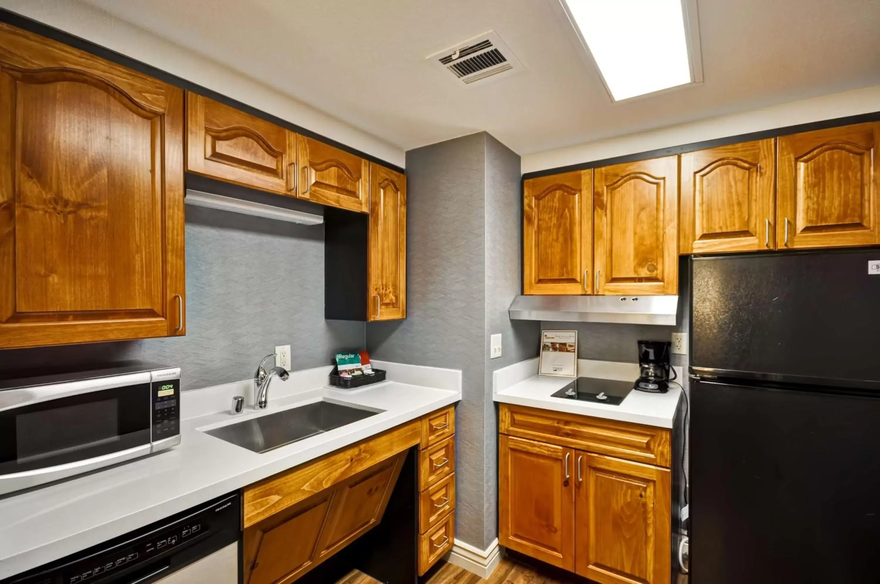 Kitchen or kitchenette, Kitchen/Kitchenette in Homewood Suites by Hilton Phoenix-Biltmore