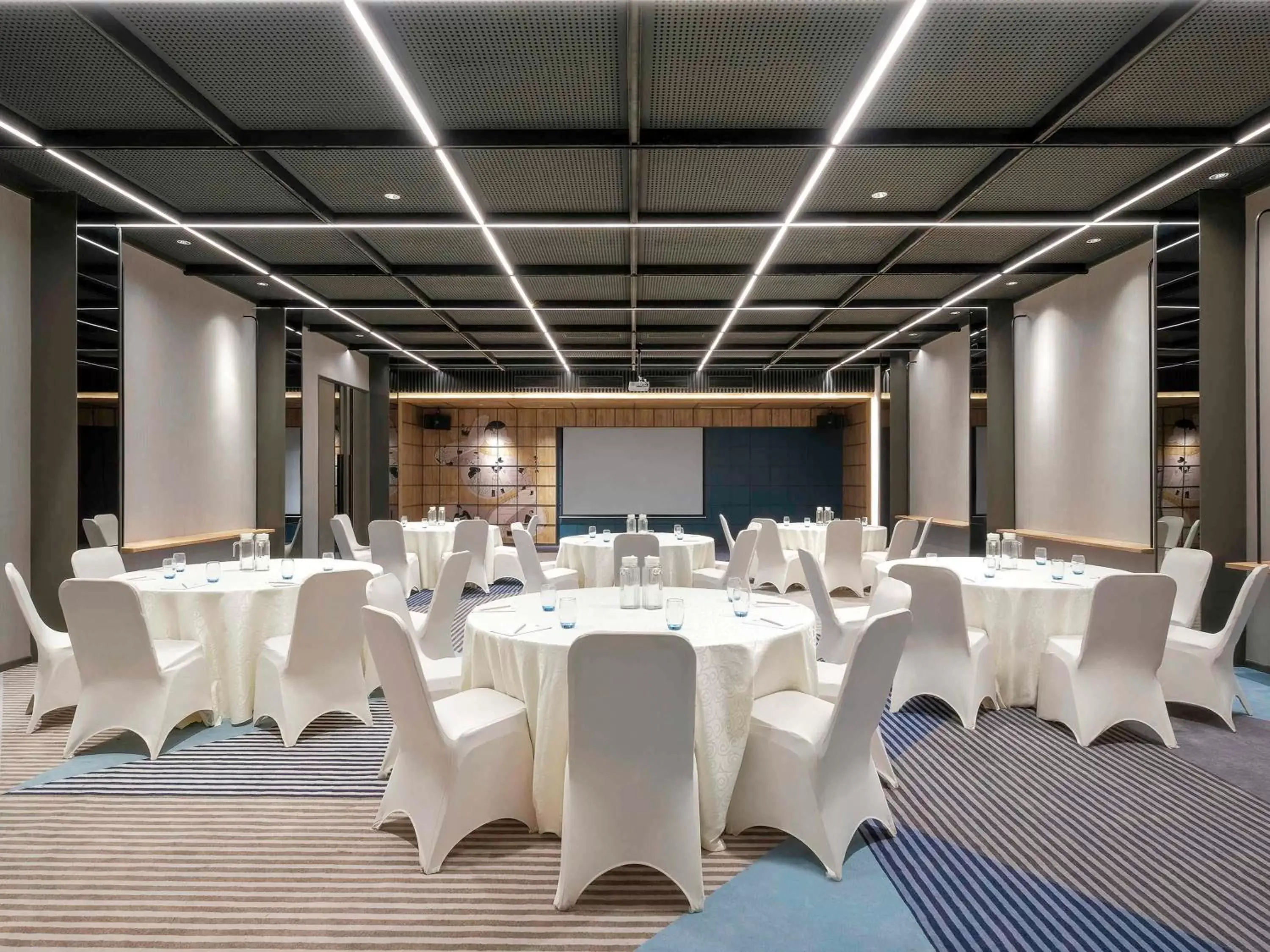 Meeting/conference room in ibis Surabaya Tidar