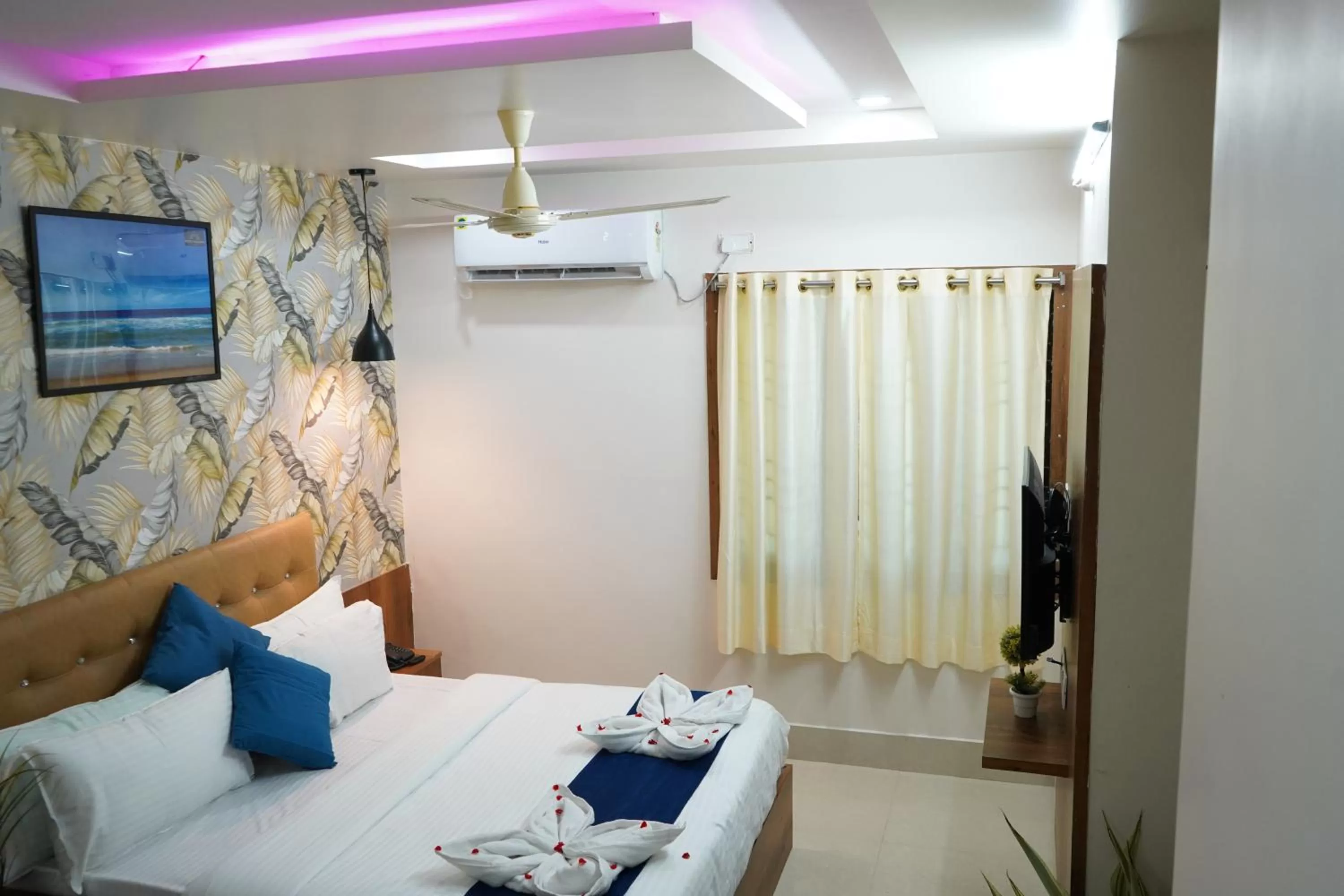 Bed in Homey Meadows - Beach Area