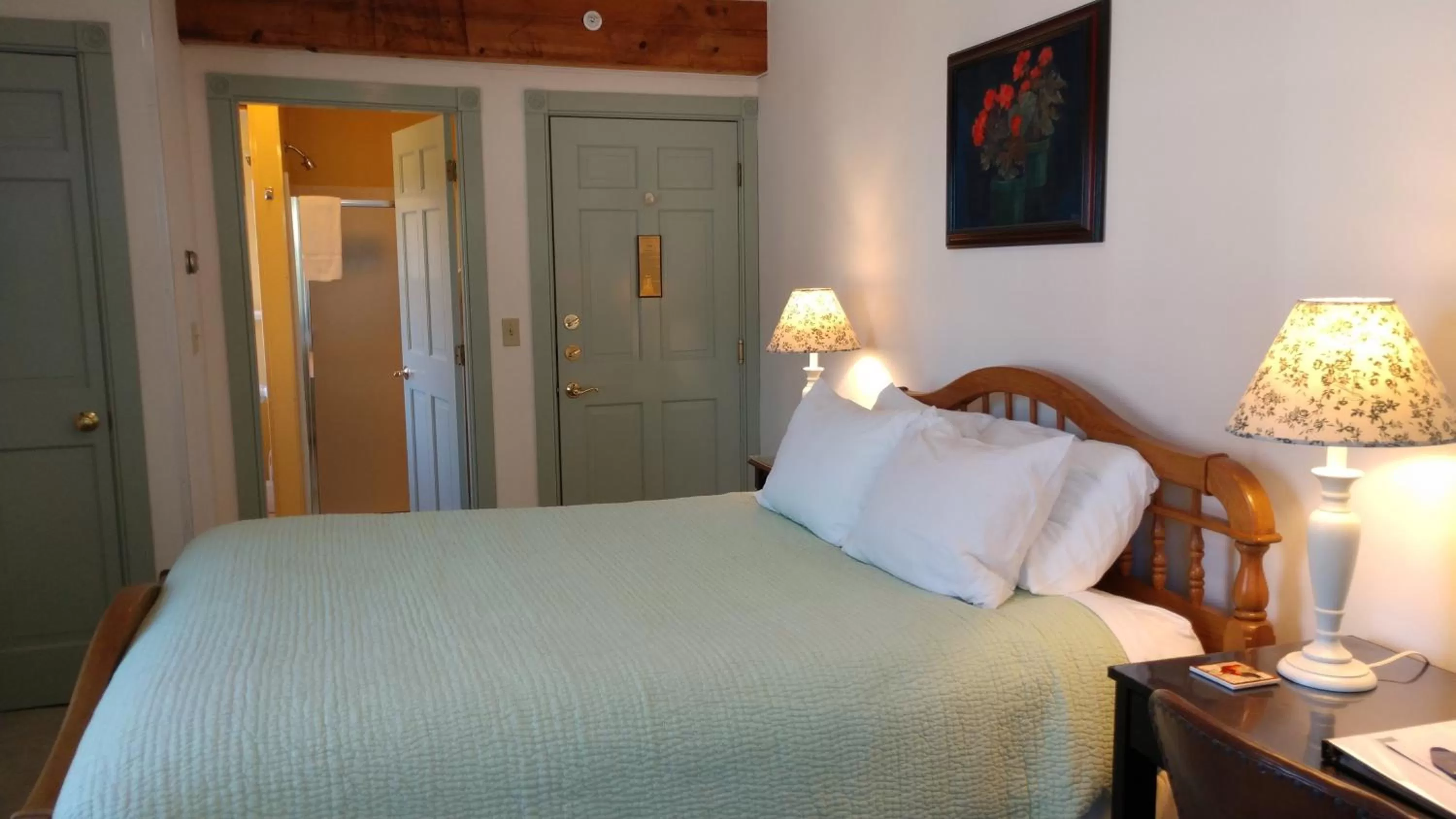 Shower, Bed in Maple Hill Farm Inn