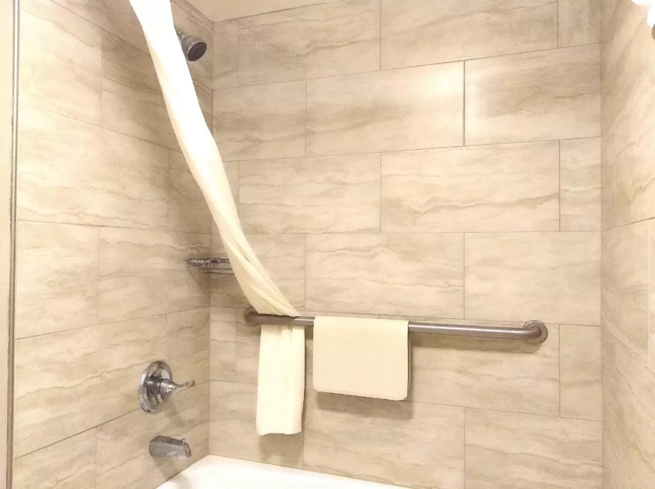 Queen Room with Roll-In Shower - Disability Access/Non-Smoking in Best Western Plus Cypress Creek