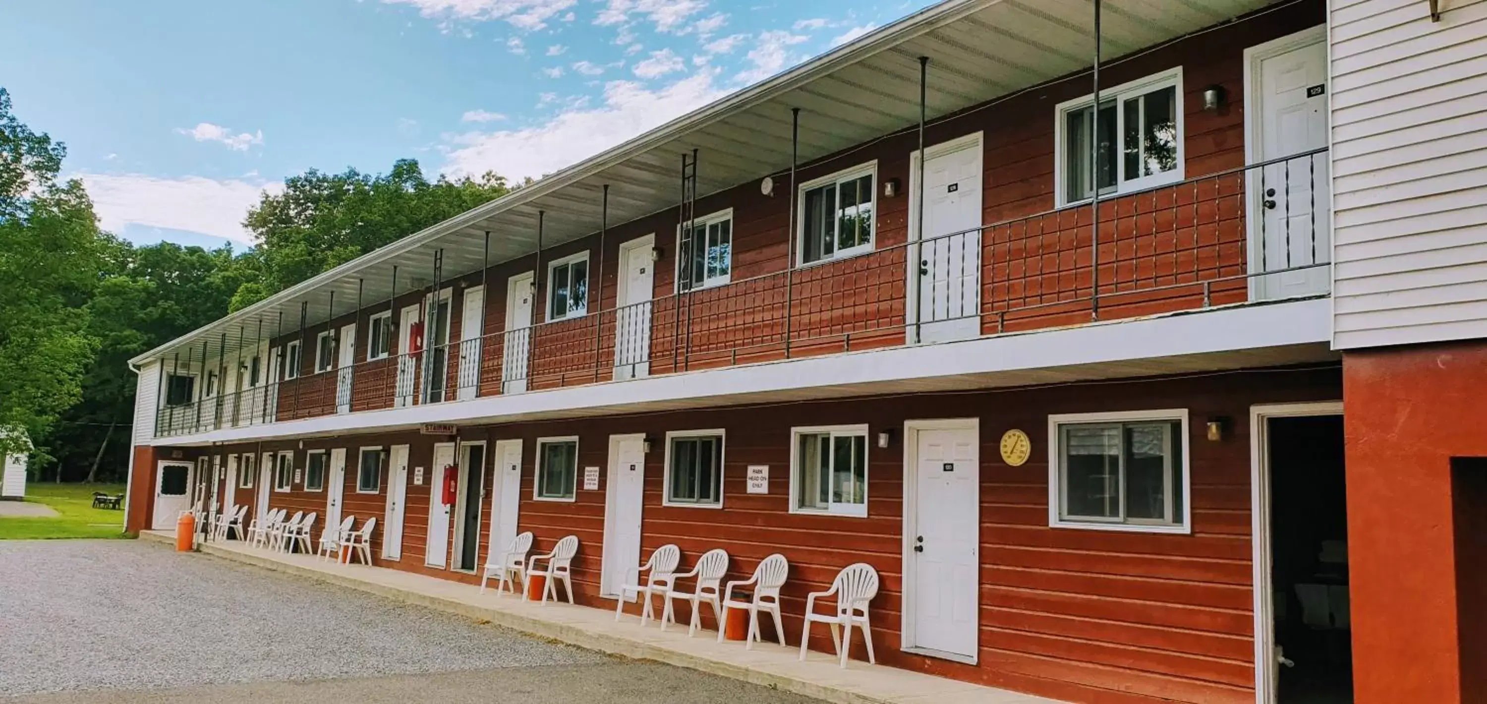 Property Building in Red Ranch Inn