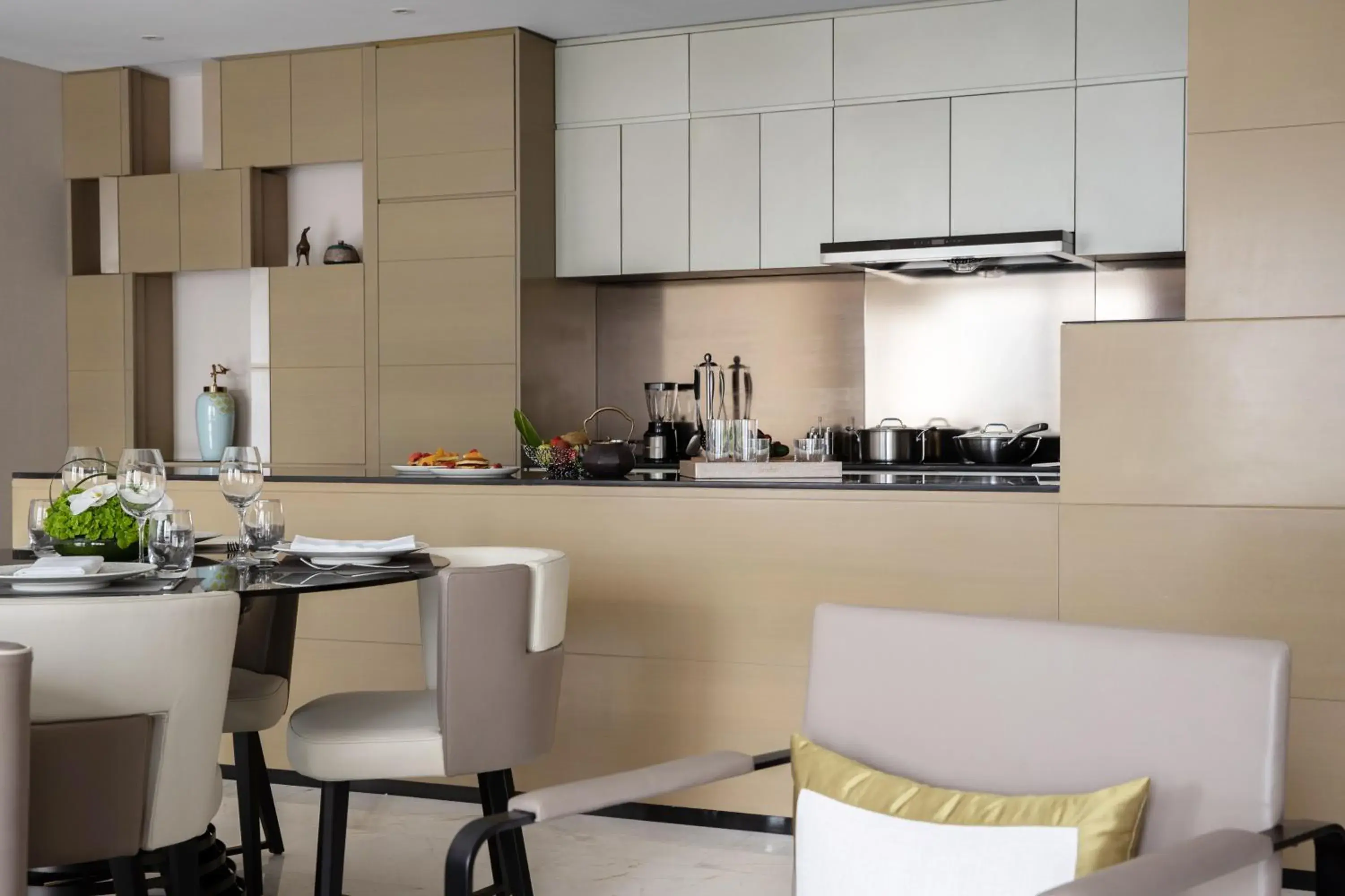 Coffee/tea facilities, Kitchen/Kitchenette in Jumeirah Living Guangzhou - Complimentary Shuttle Bus to Canton Fair Complex during Canton Fair period