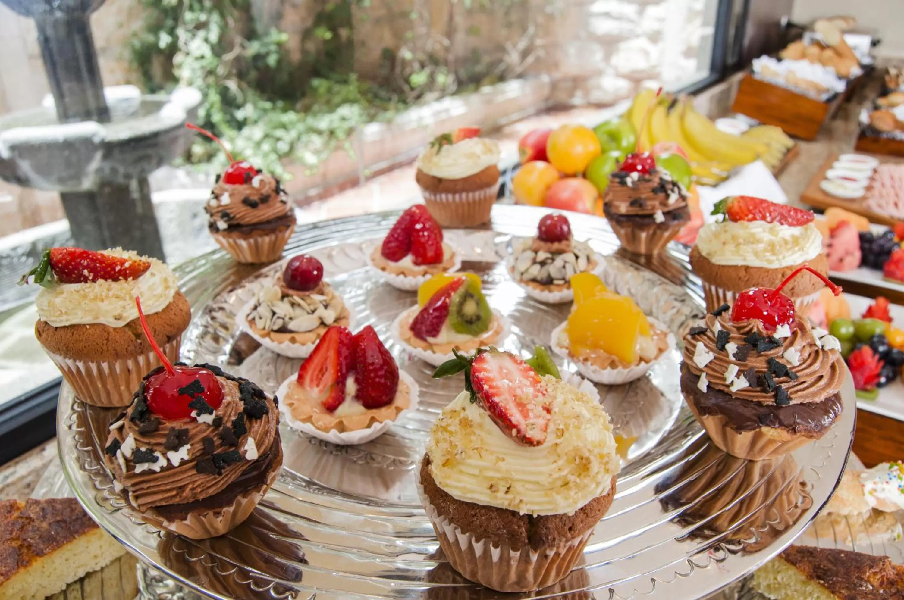 Restaurant/places to eat in Hotel Reina Isabel